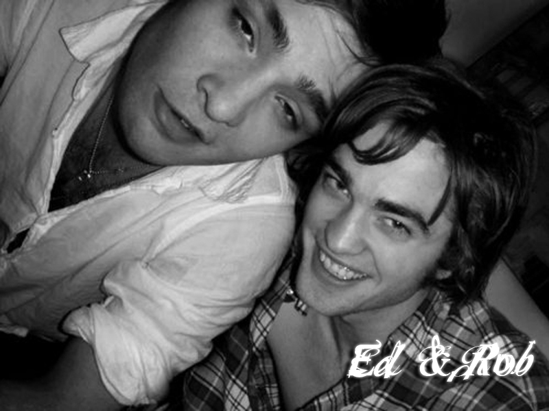 Chuck, Ed, And Gossipgirl Image - Robert Pattinson And Chuck Bass - HD Wallpaper 