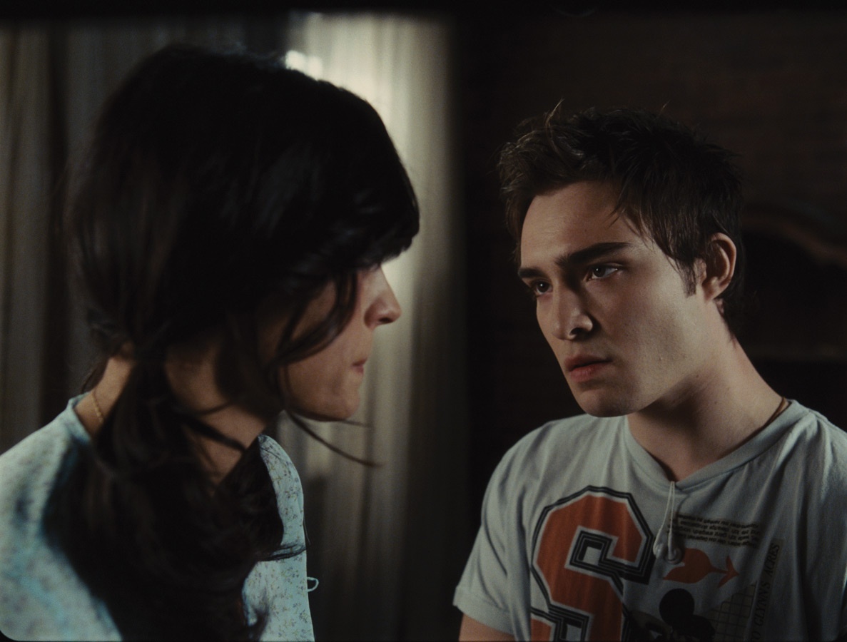 Famke Janssen Ed Westwick - HD Wallpaper 