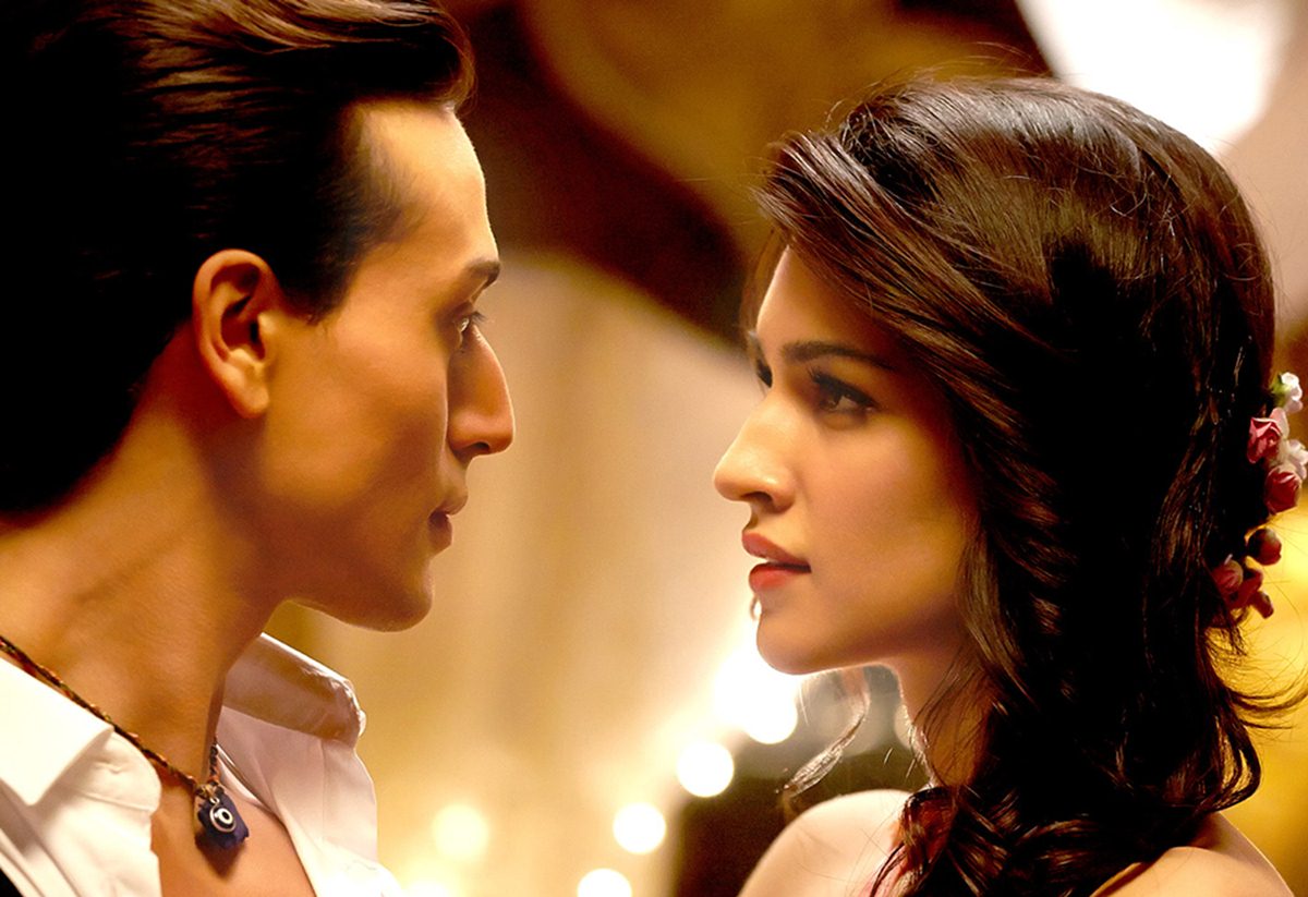 Heropanti Tiger Shroff 6 Pack Abs Heropanti Actress - Heropanti Kriti Sanon And Tiger Shroff - HD Wallpaper 