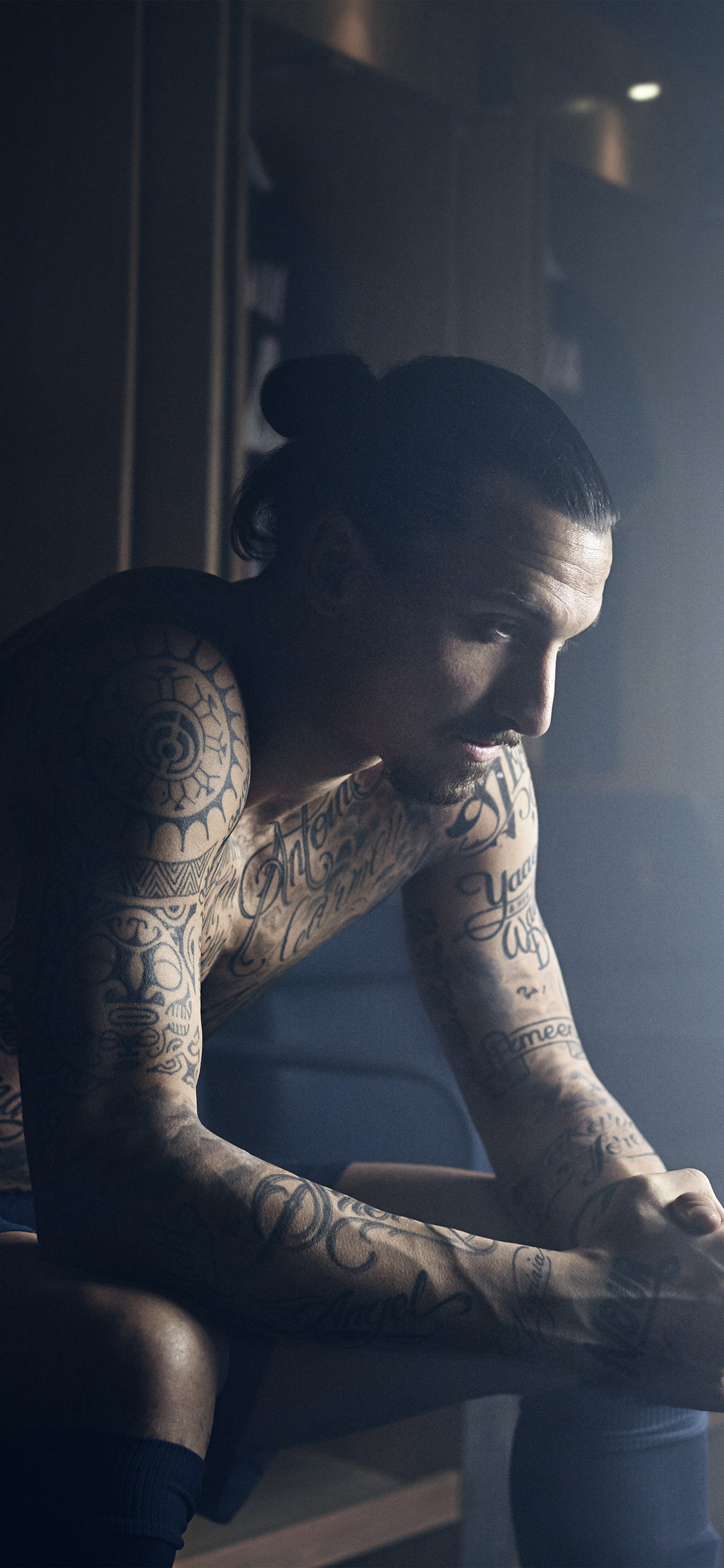 Zlatan Wallpaper Hd Iphone - HD Wallpaper 