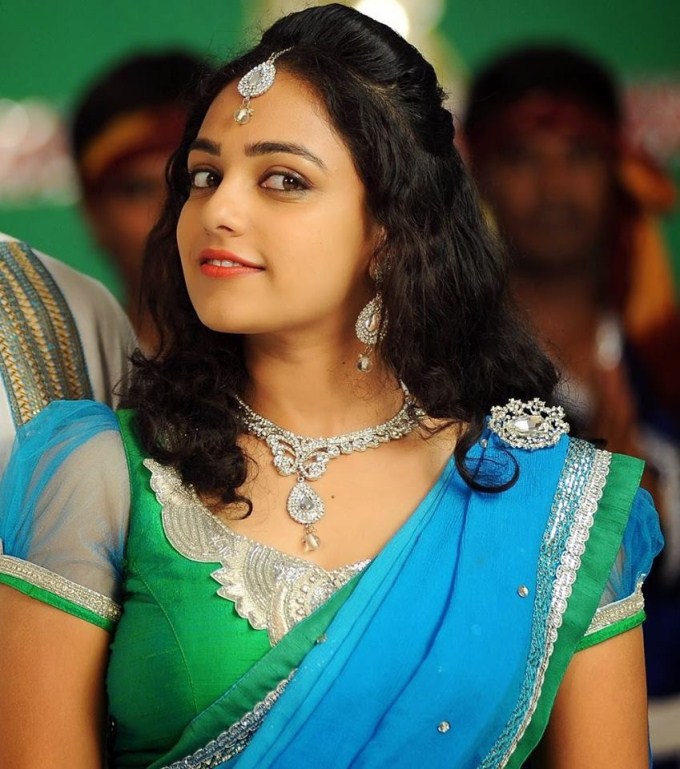 Nithya Menon Wallpapers In Saree - Full Hd Nithya Menen - HD Wallpaper 