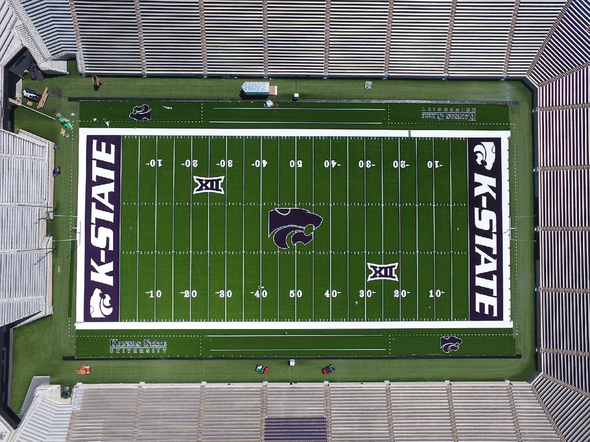 K State Inside Football Facility - HD Wallpaper 