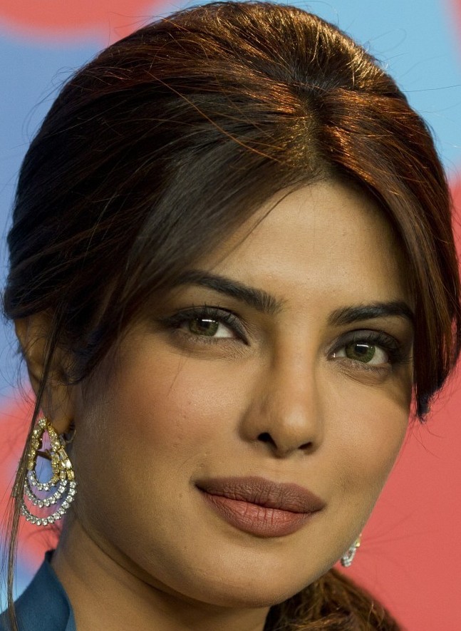Priyanka Chopra - Hindi Actress Priyanka Chopra - HD Wallpaper 