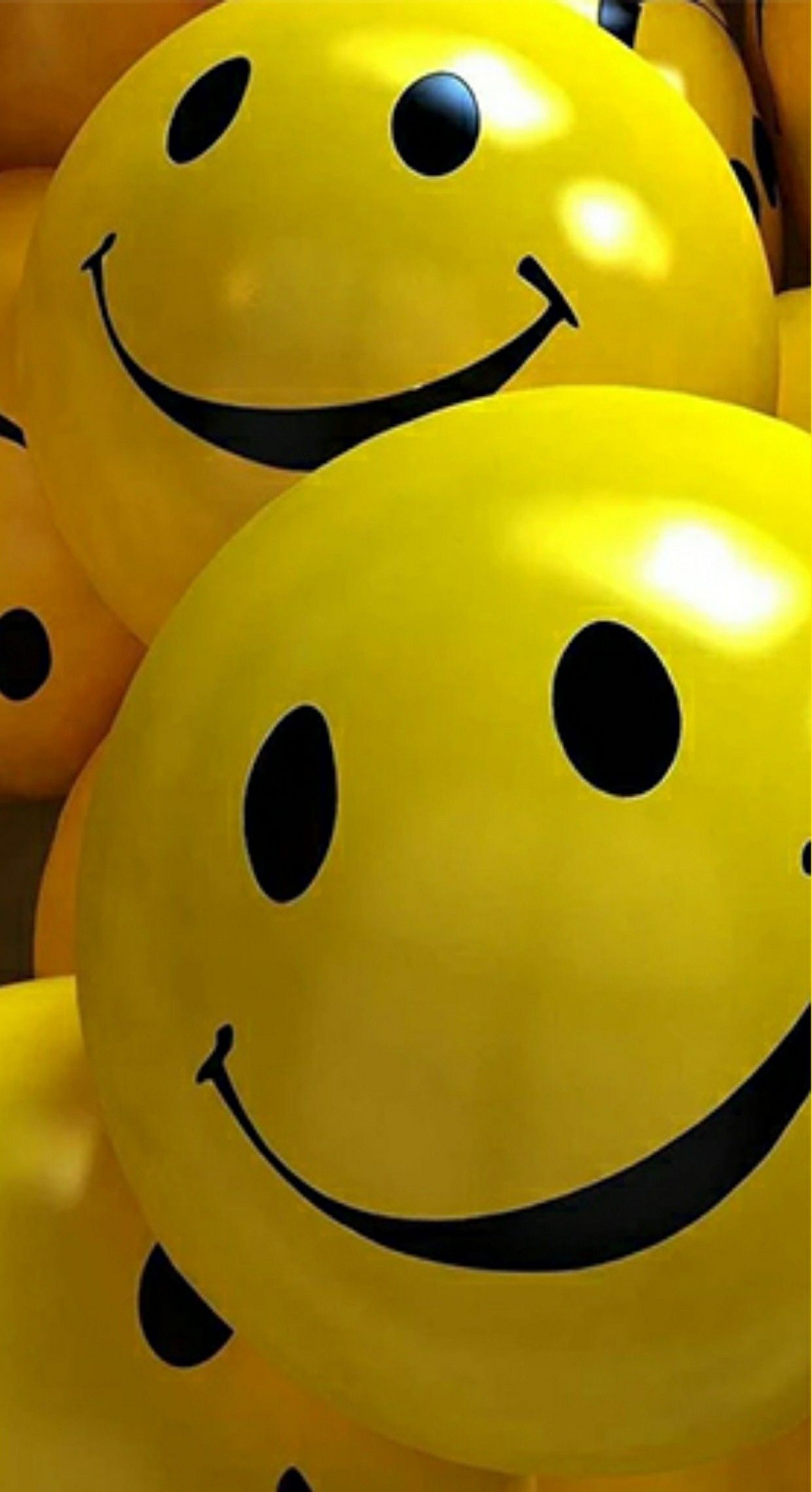 Smile Emoji - HD Wallpaper 