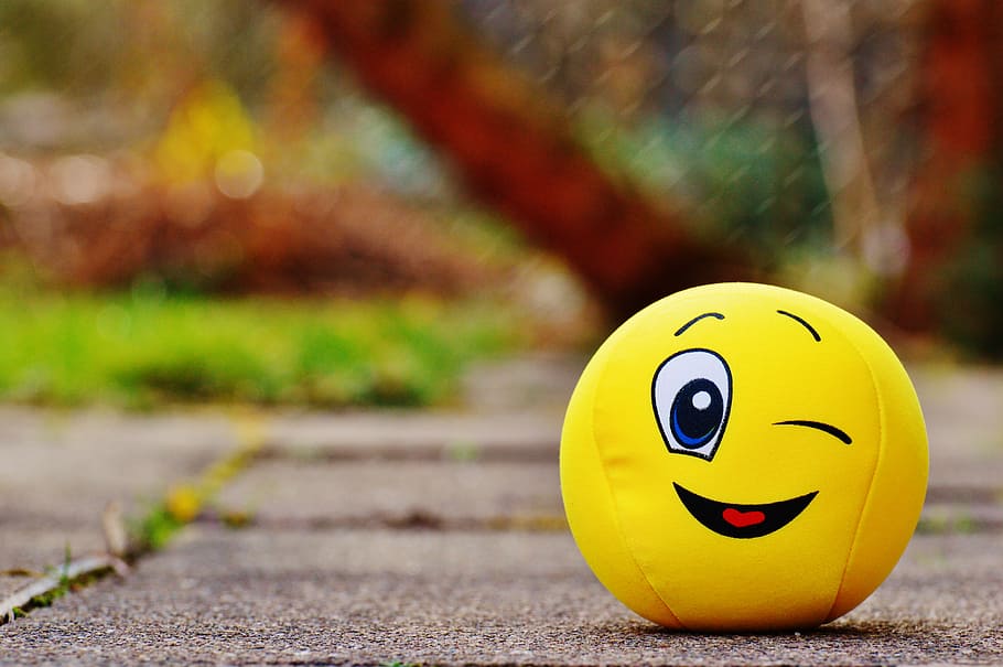 Yellow Emoji Ball On Floor At Daytime, Smiley, Wink, - Emoji Wallpaper Hd - HD Wallpaper 