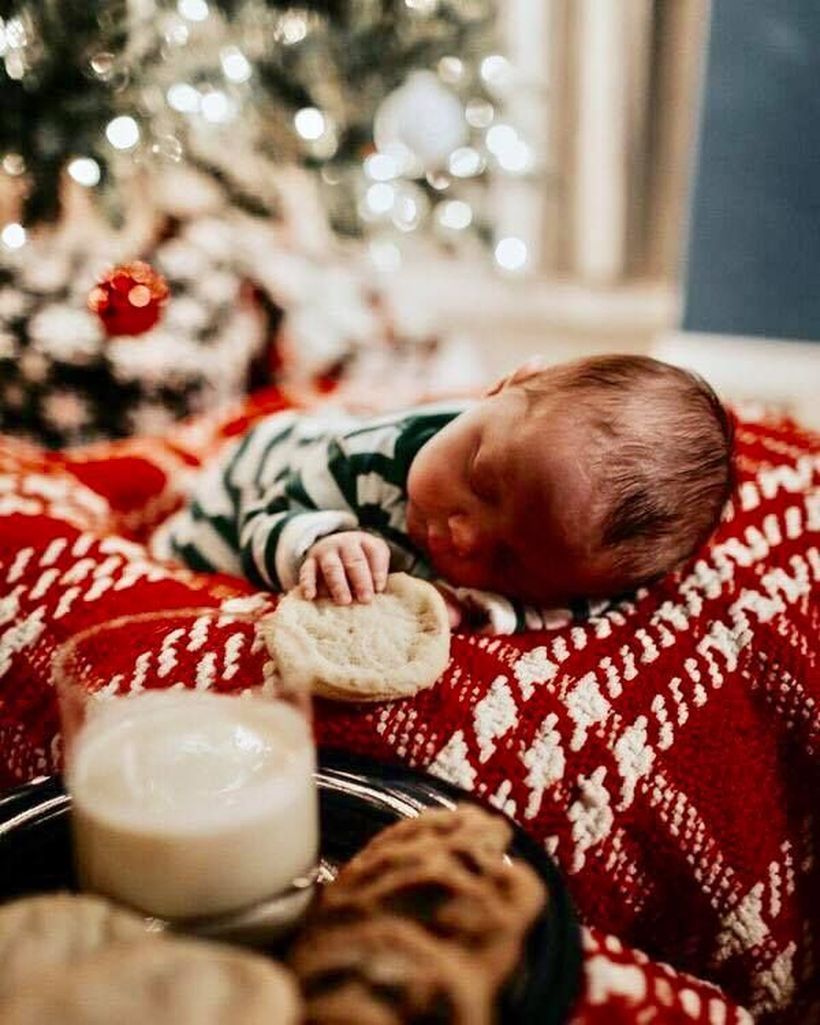 Baby Photos Wallpapers - 1 Month Old Christmas - HD Wallpaper 