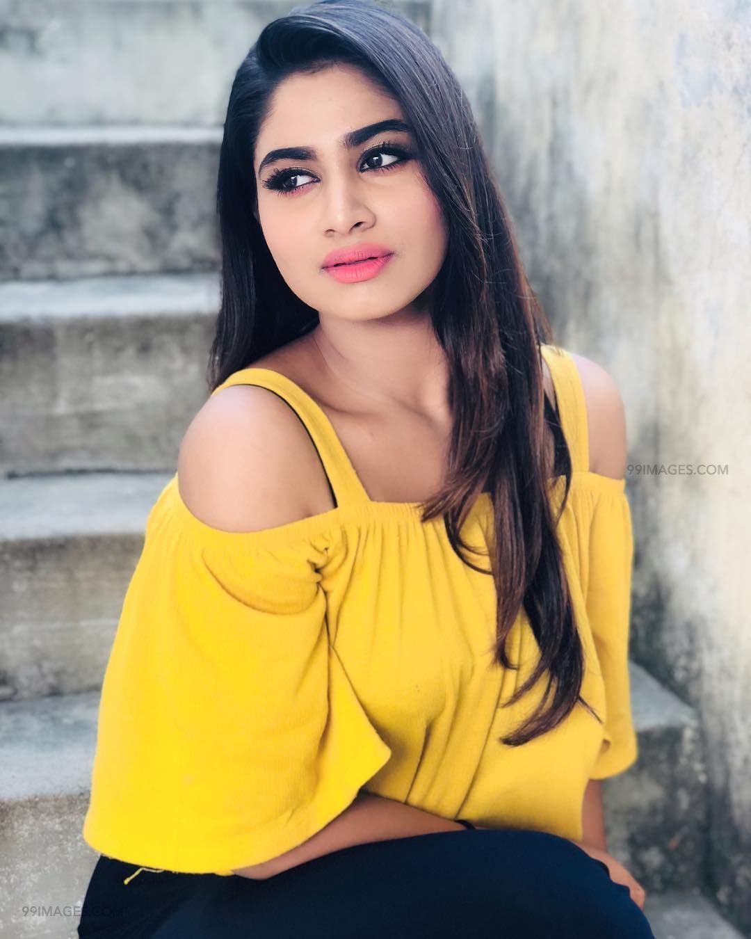 Shivani Narayanan Old - HD Wallpaper 