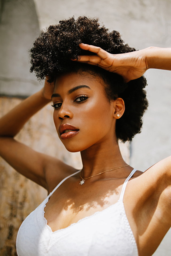 Women, Women Outdoors, Ebony, Hands In Hair, Looking - Photo Shoot - HD Wallpaper 