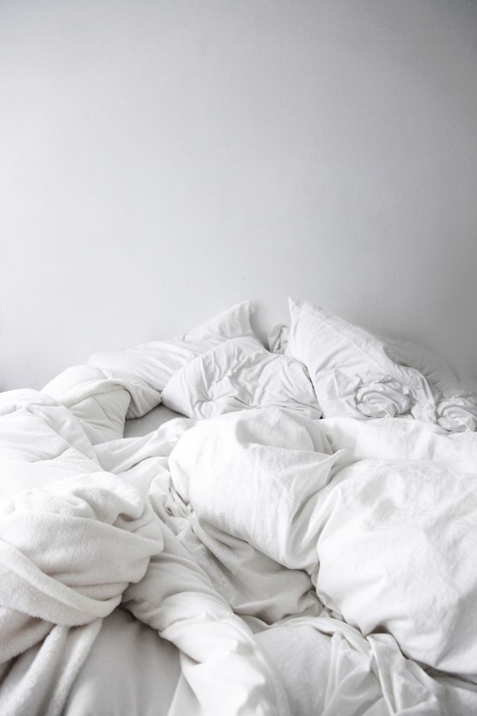 Tumblr Room Wallpaper - Messy White Bed Sheets - HD Wallpaper 