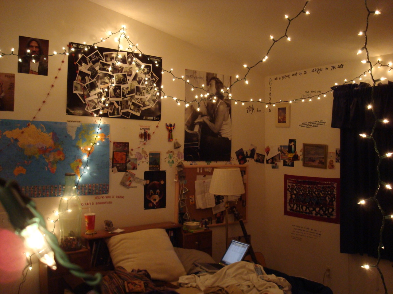 Tumblr Room With Decorated Walls - Bulb String Lights Bedroom - HD Wallpaper 