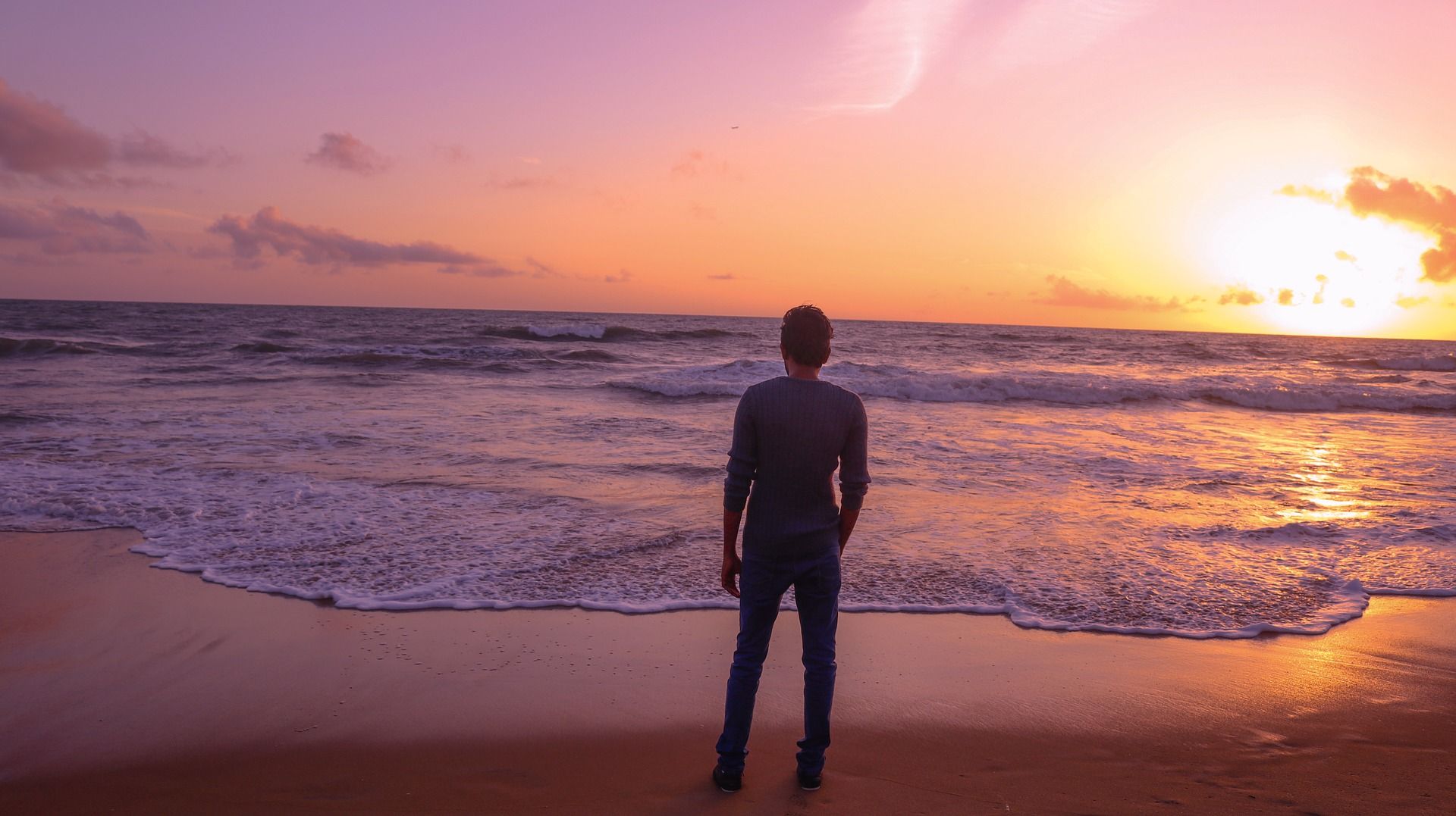 Lonely Boy In Beach - HD Wallpaper 