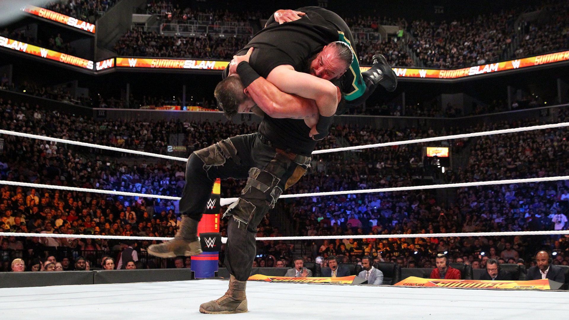 Braun Strowman Powerslam - HD Wallpaper 