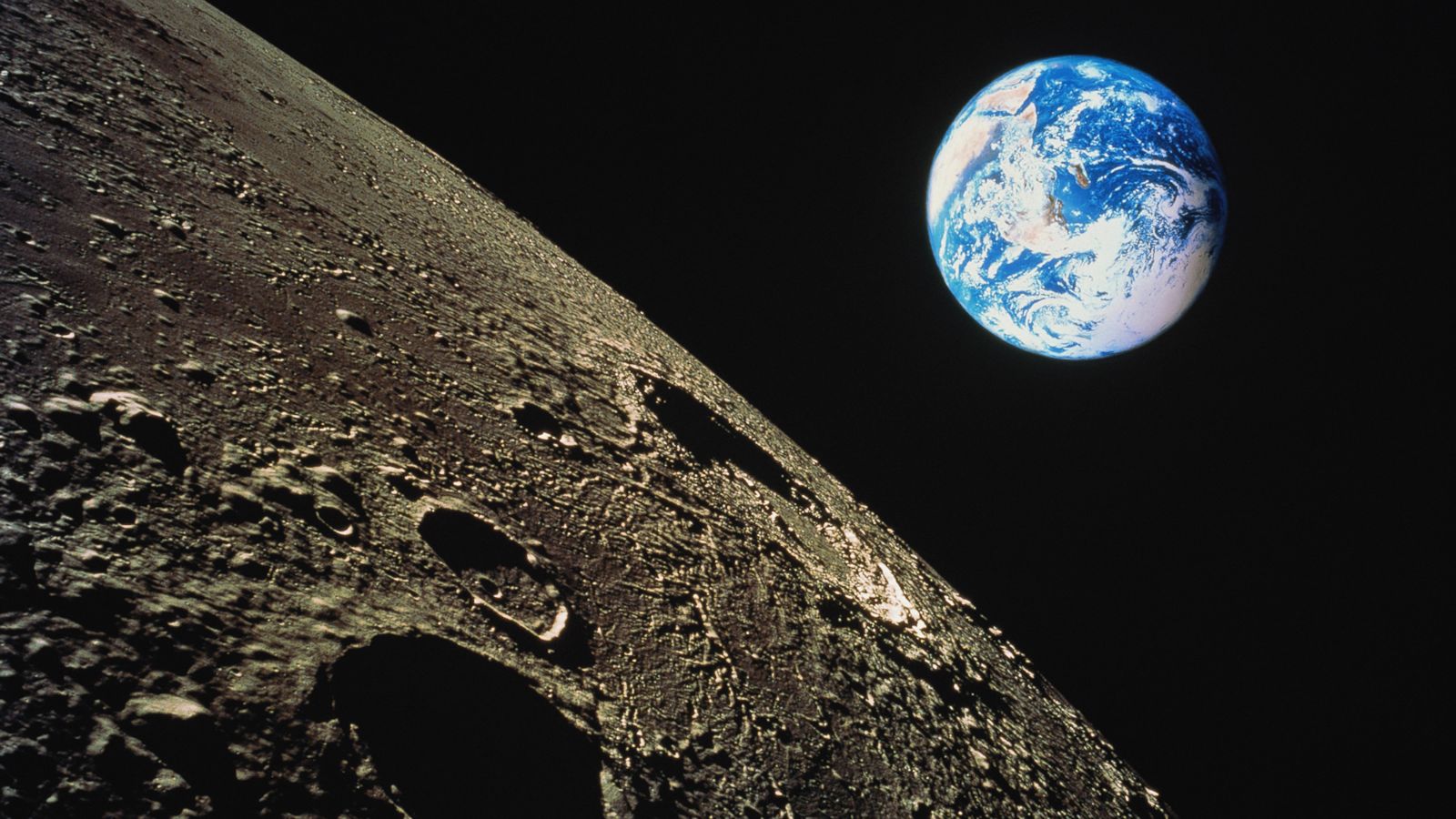 Crack In Moon - HD Wallpaper 