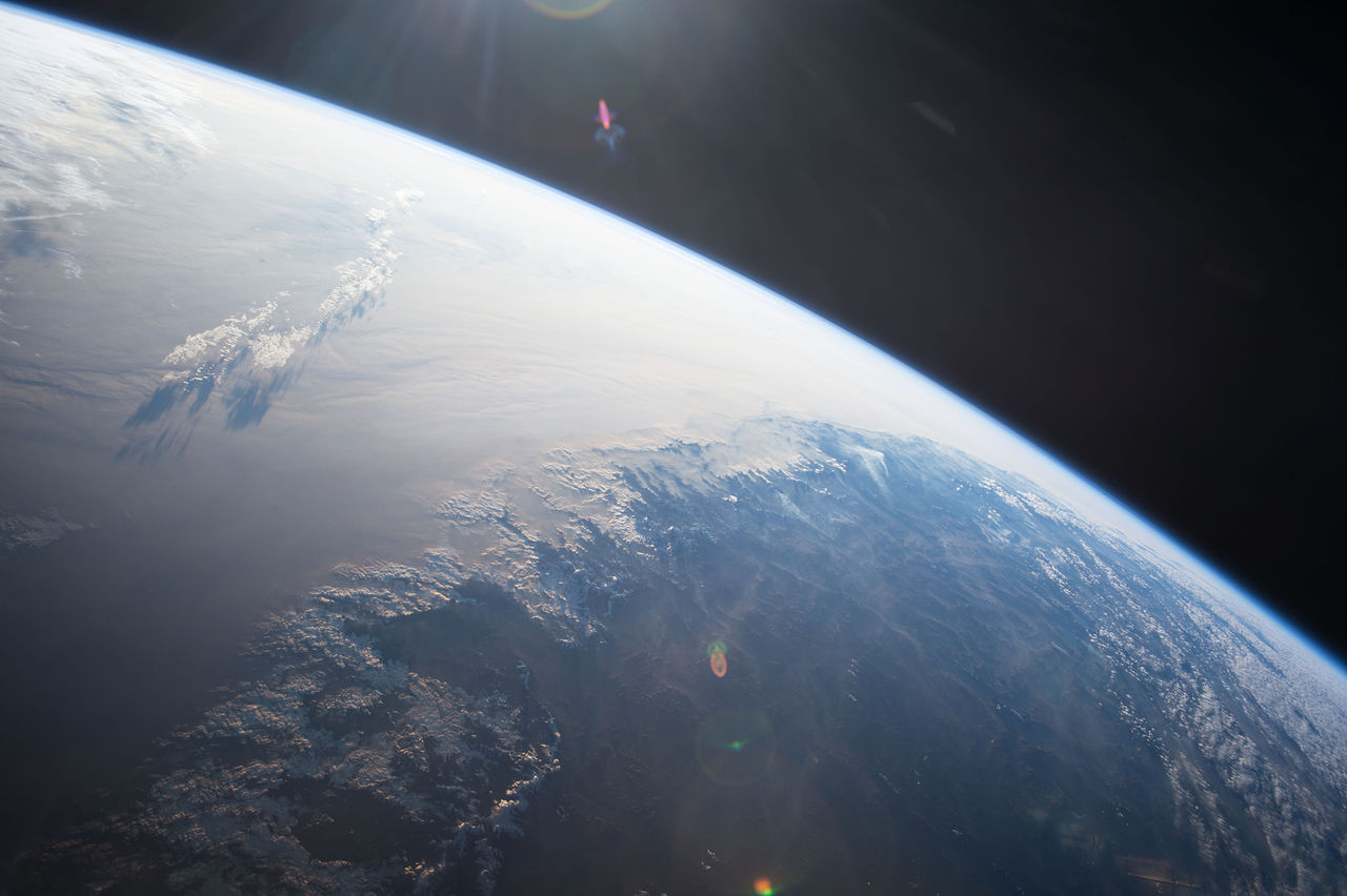 Round Earth From Space - HD Wallpaper 
