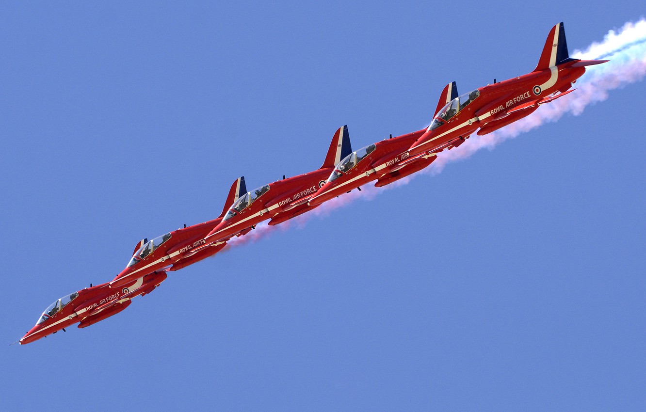 Photo Wallpaper Flying, Red Arrows, Bae Hawk, Aerobatic, - Air Show - HD Wallpaper 