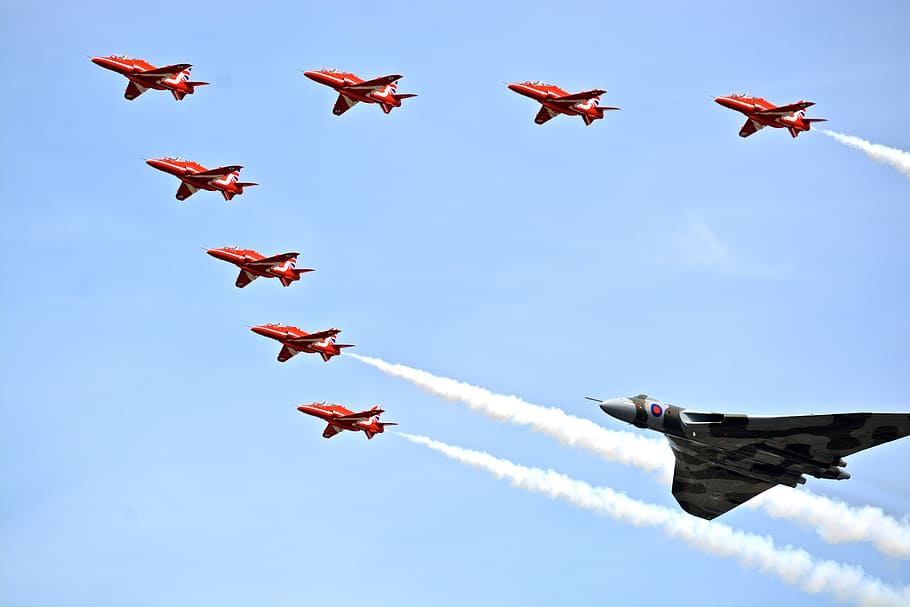 Jet, Red Arrows, Air Display, Smoke, Flying, Sky, Air - Air Show - HD Wallpaper 