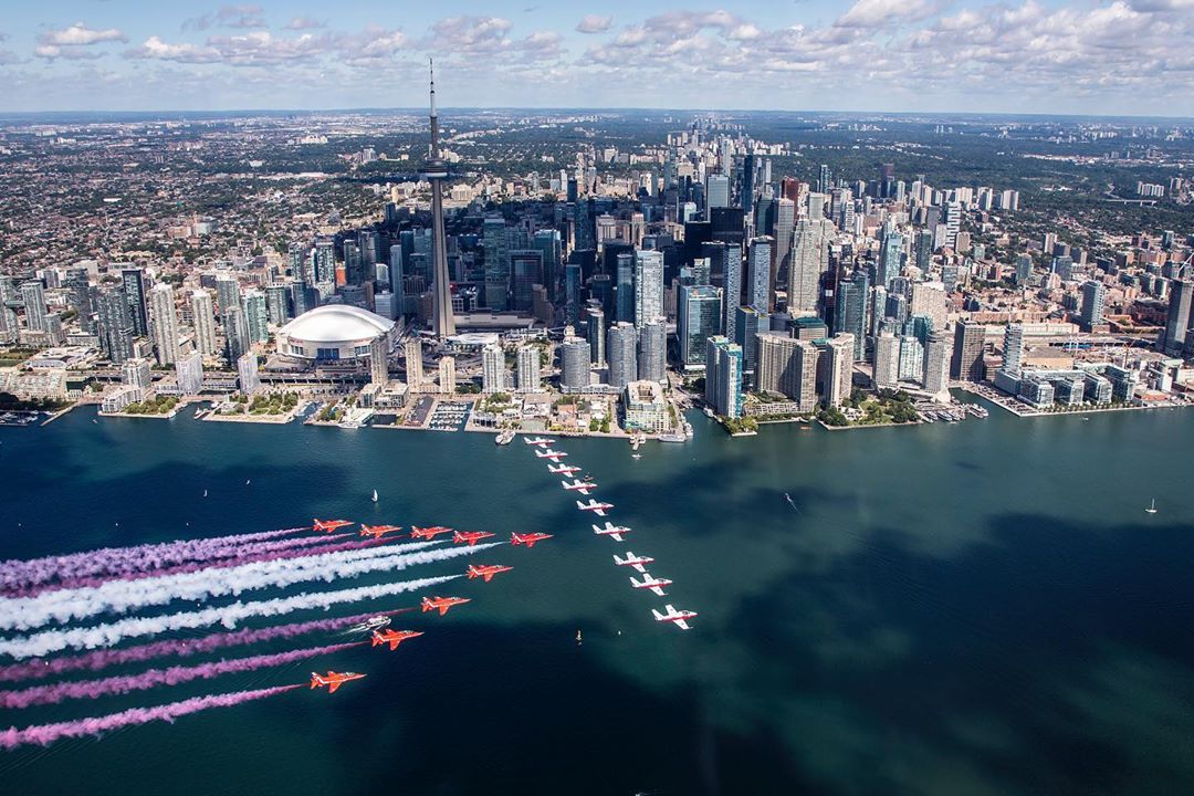 With Four Scheduled Canadian Stops, Along With 17 American - Red Arrows And Snowbirds - HD Wallpaper 