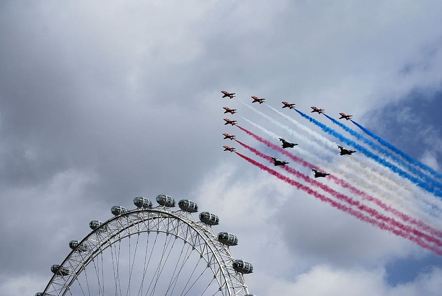Red Arrows, Aerobatics, Formation, Bae Hawk Trainer, - London Eye - HD Wallpaper 