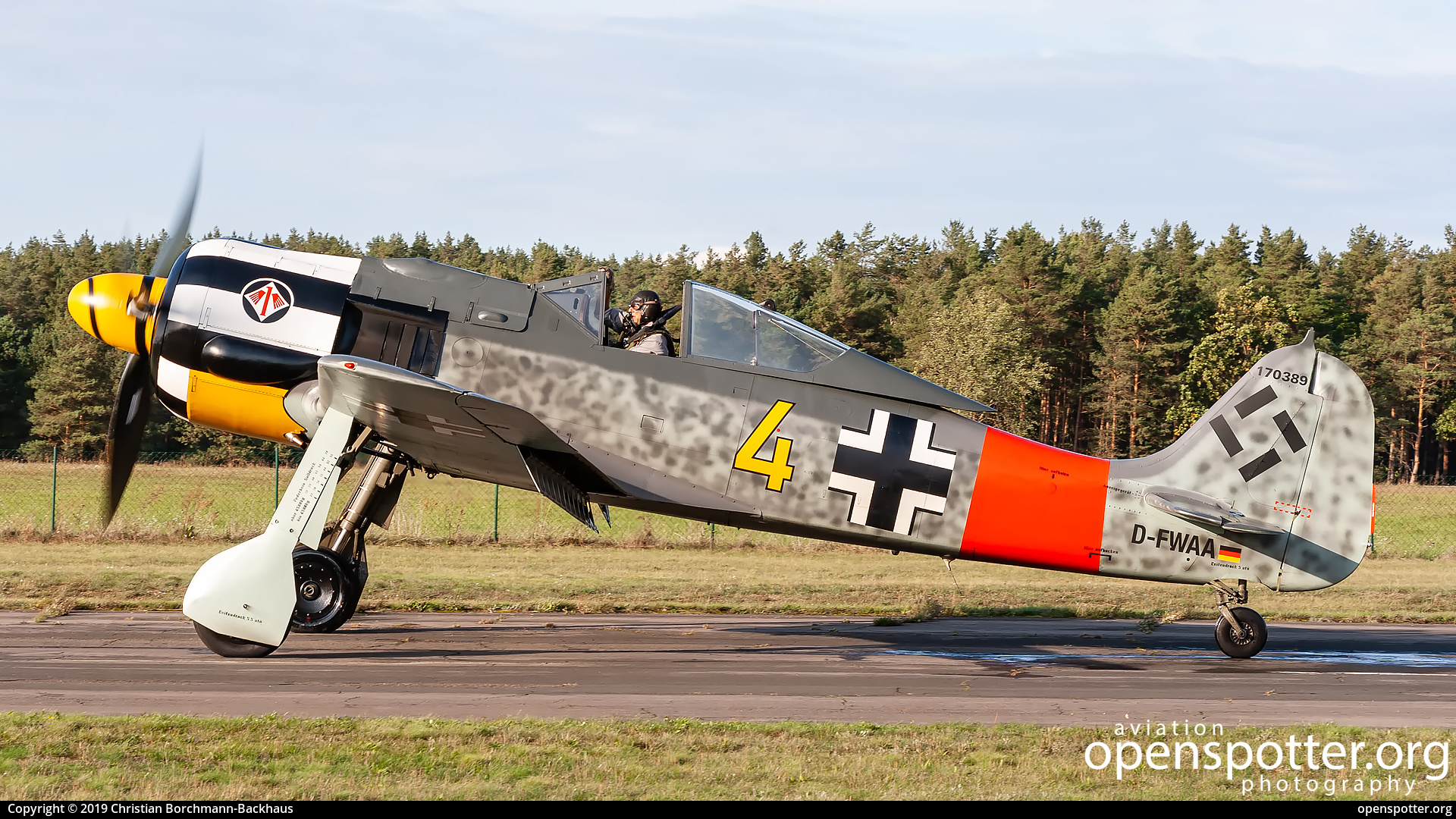 Fw 190 Hangar 10 - HD Wallpaper 