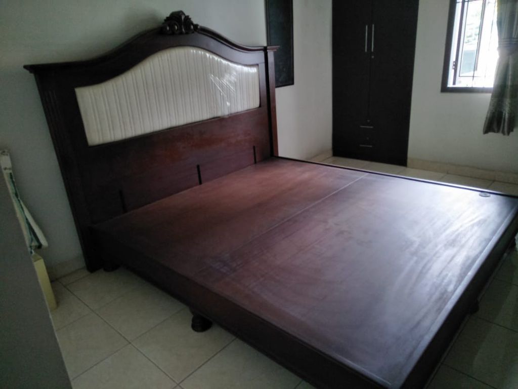 Dipan Kayu Jati Antik Tanpa Sandaran - HD Wallpaper 