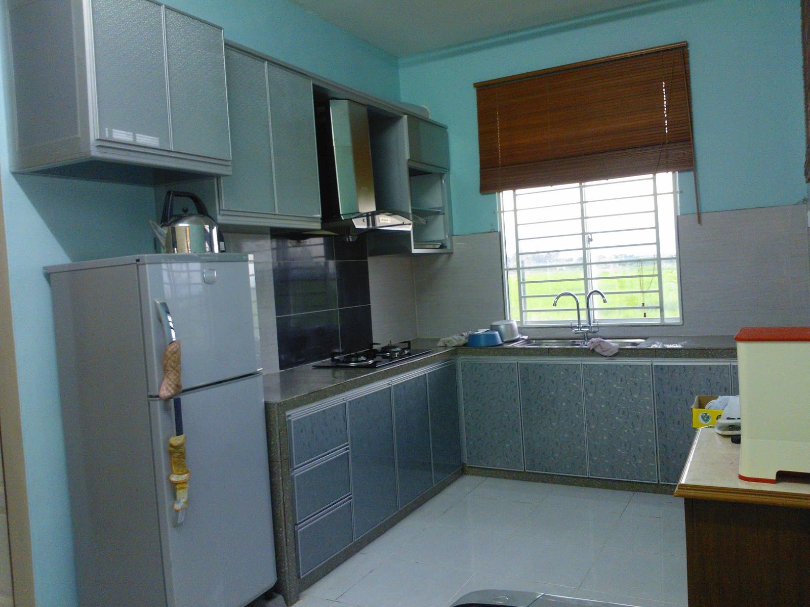 Dapur Minimalis Dengan Lemari Warna Biru - Desain Dapur Cantik Sederhana - HD Wallpaper 
