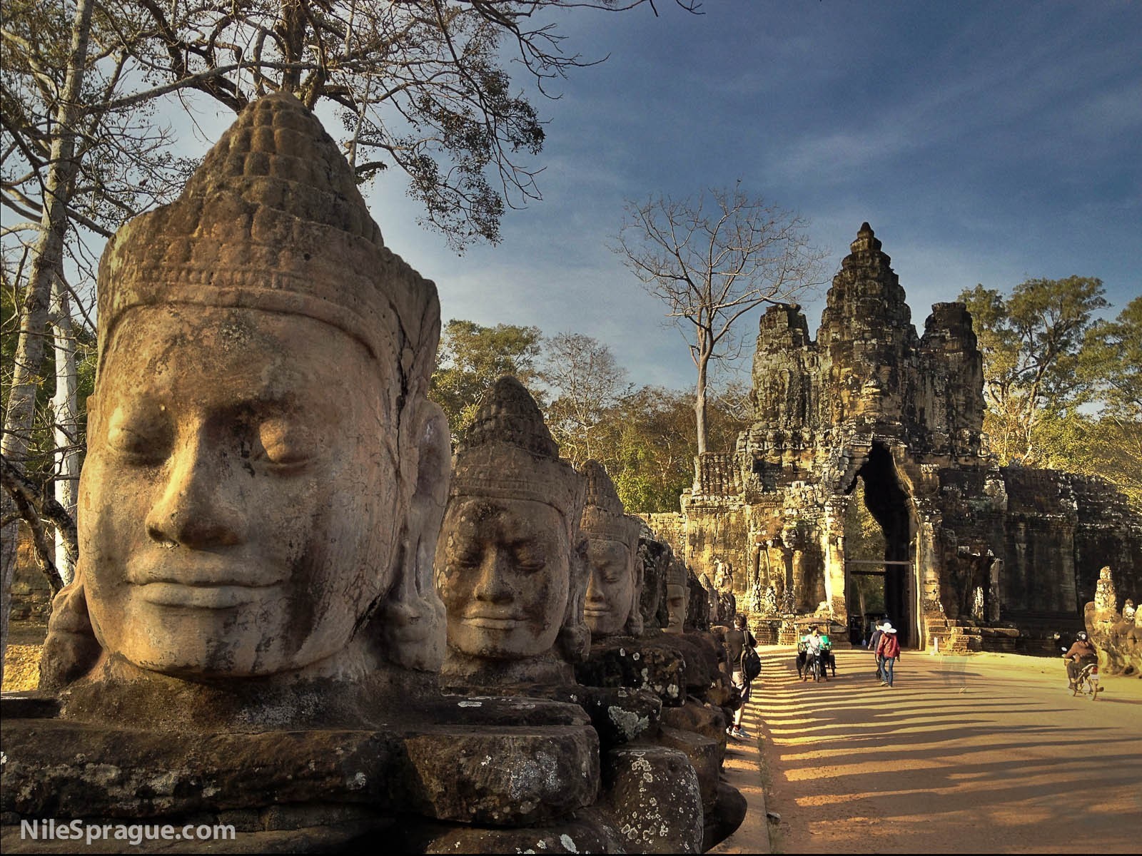 Small Group Angkor Wat And Tonle Sap Lake Full Day - Siem Reap Wallpaper Hd - HD Wallpaper 