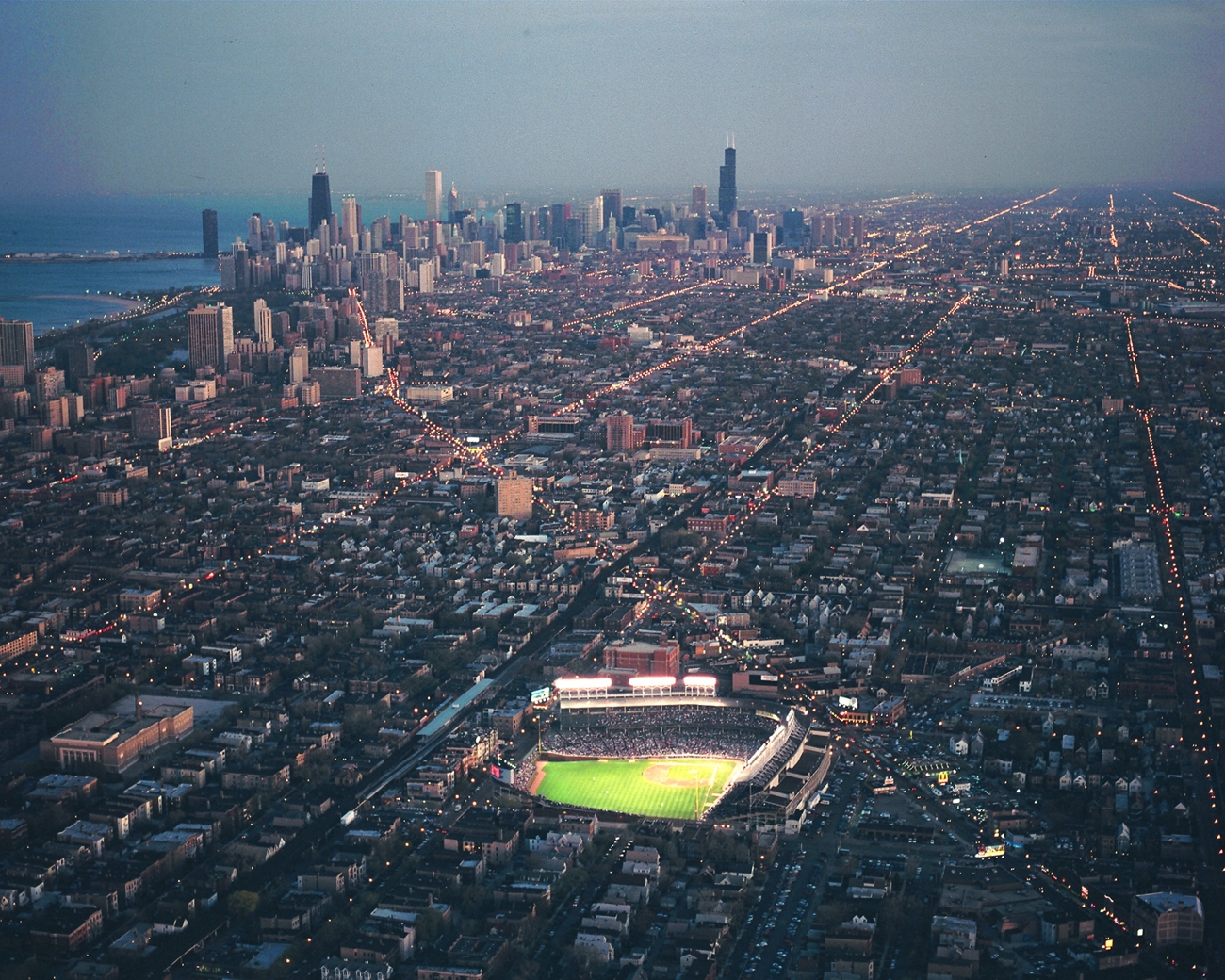 Free Background Aerial Of Wrigley Field Night Game - Wrigley Field Downtown Chicago - HD Wallpaper 