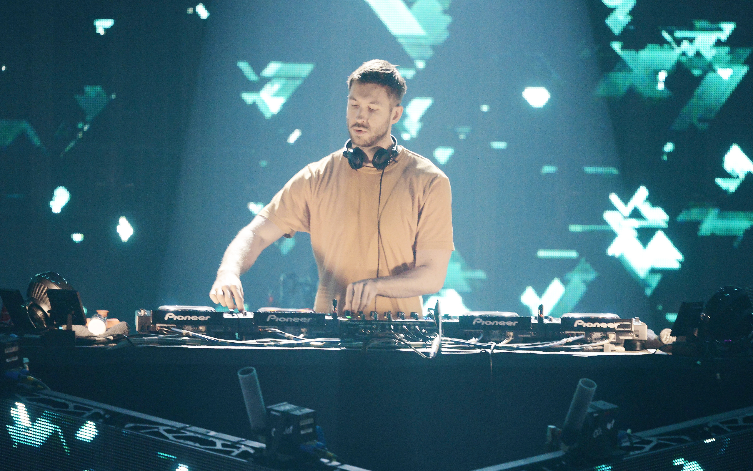 Calvin Harris, Scottish Dj, Singer, Portrait, Popular - Calvin Harris Dj - HD Wallpaper 