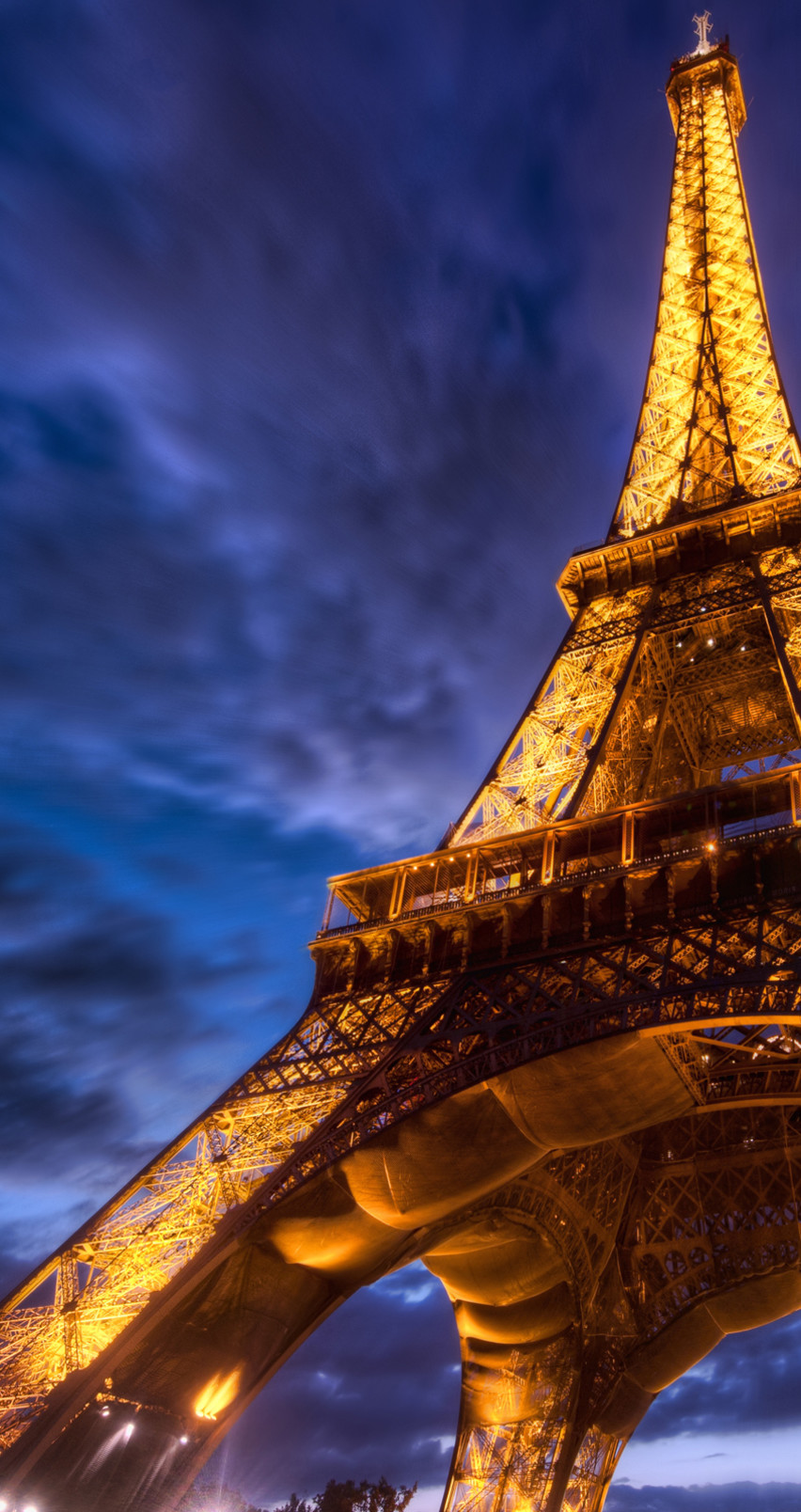 Eiffel Tower At Night Wallpaper - HD Wallpaper 