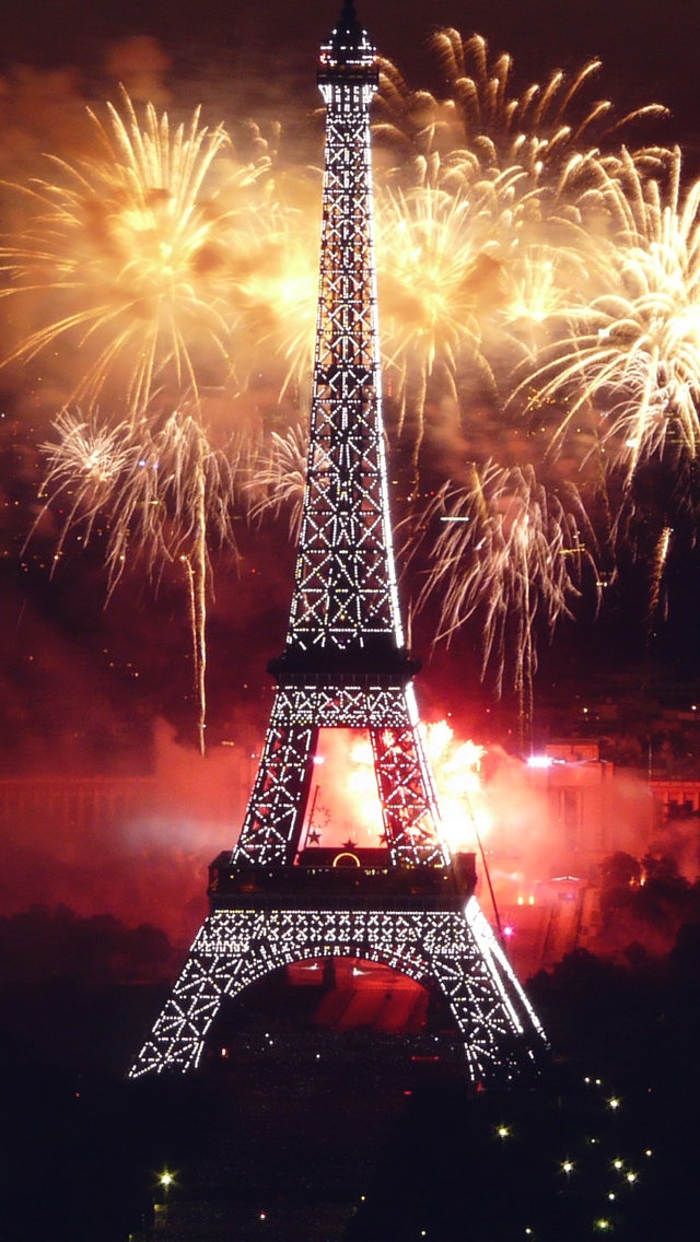 Eiffel Tower And Fireworks - HD Wallpaper 