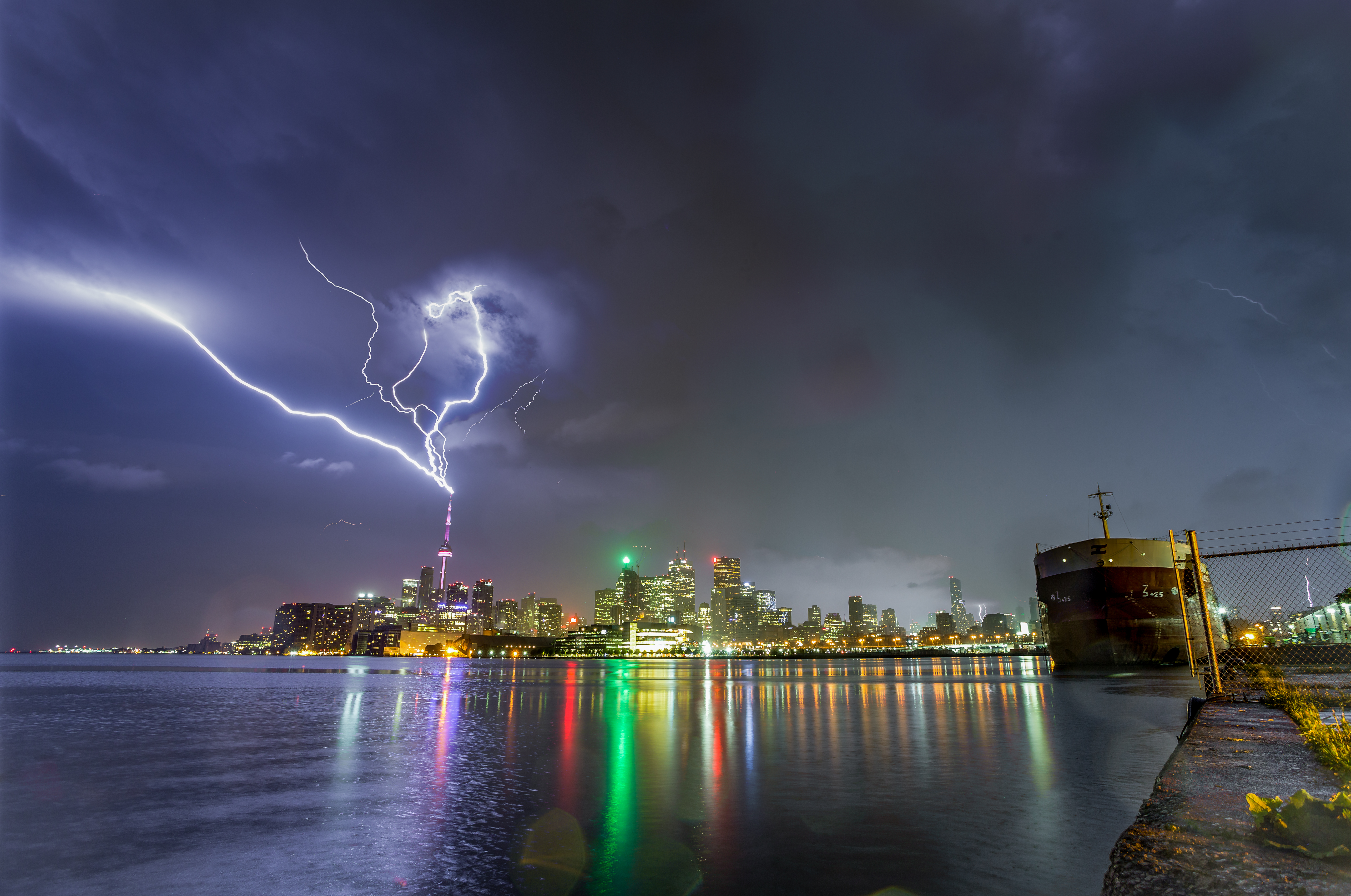 Toronto Cn Tower Lightning - HD Wallpaper 