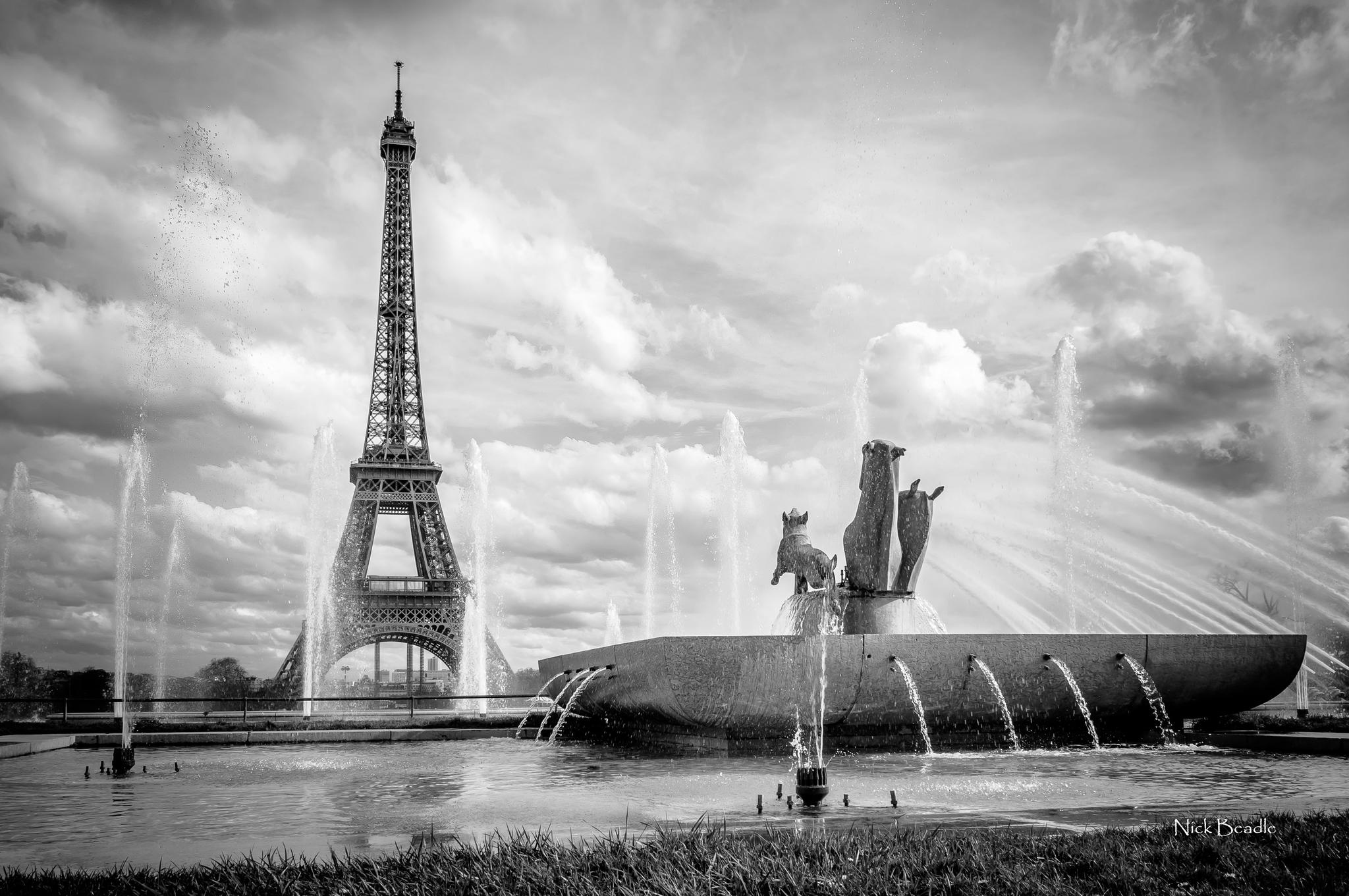 Eiffel Tower - HD Wallpaper 