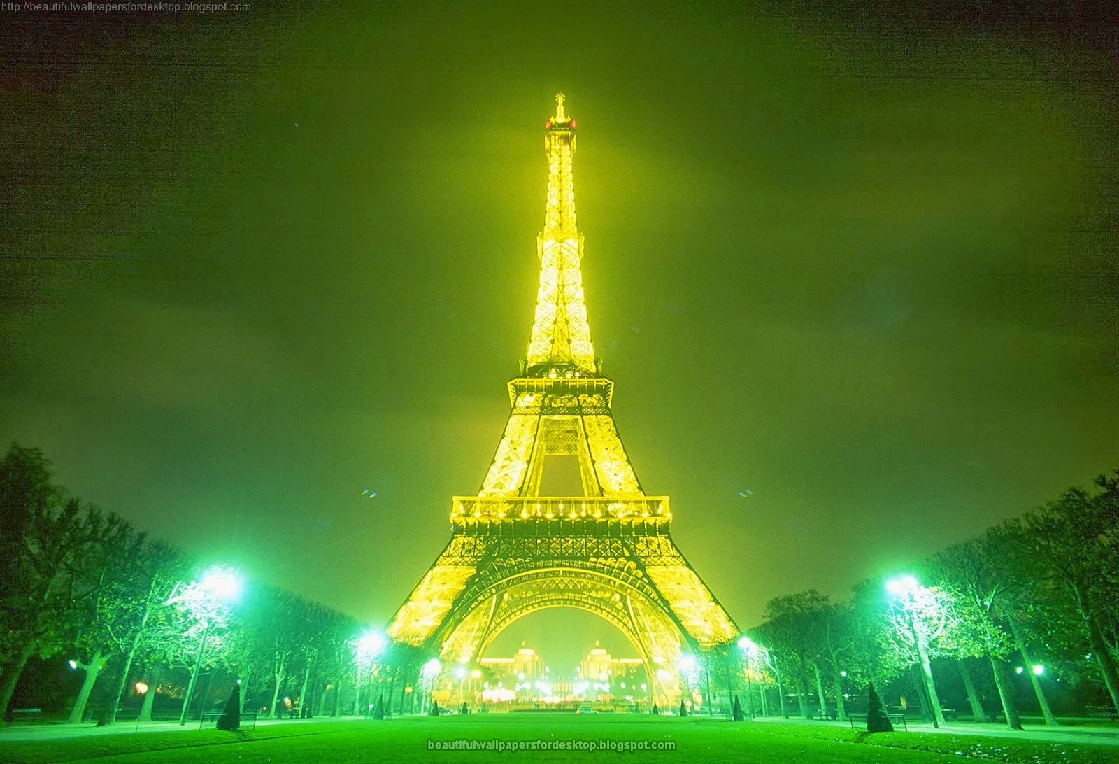 Eiffel Tower - HD Wallpaper 