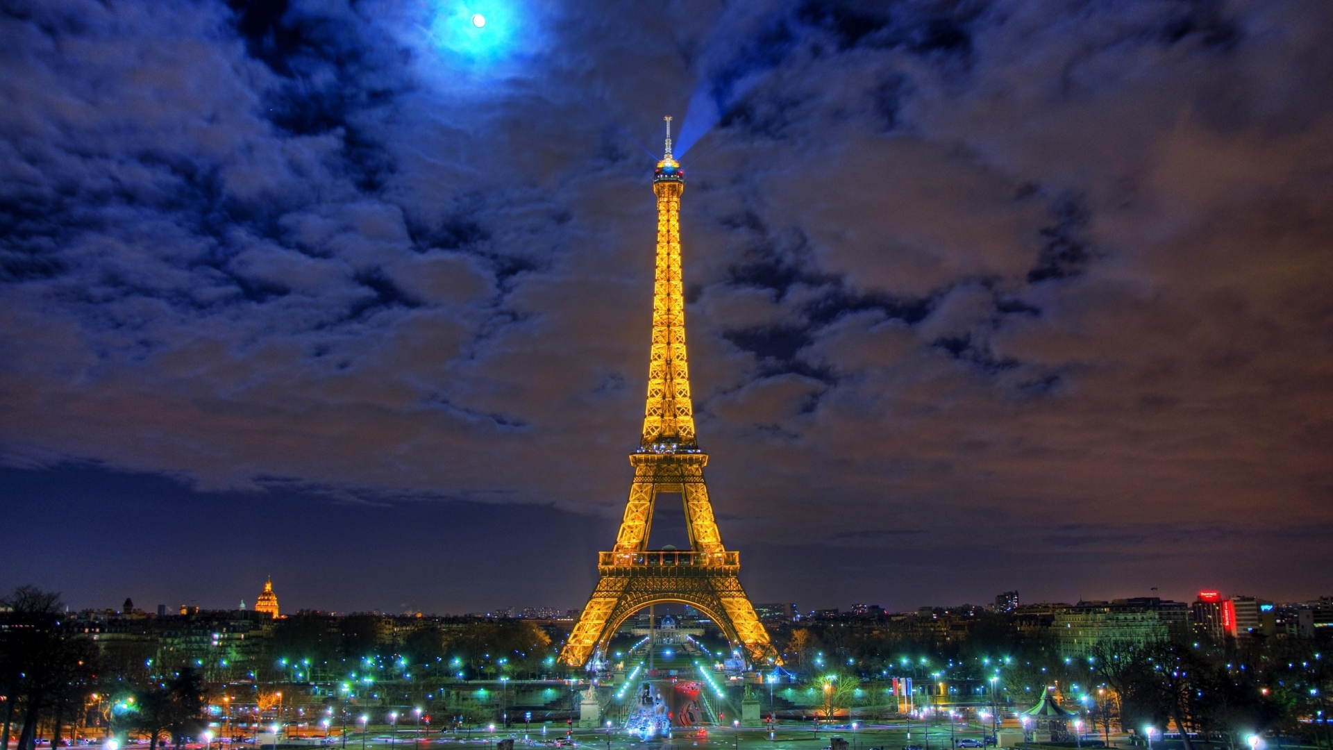 Eiffel Tower Wallpaper 4k - HD Wallpaper 