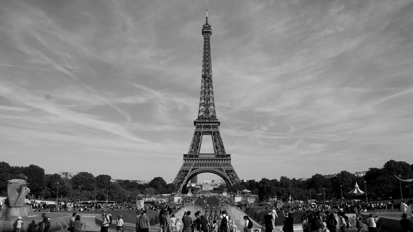 France, Eiffel Tower, Paris, Monochrome, Clouds, Sky - Eiffel Tower - HD Wallpaper 