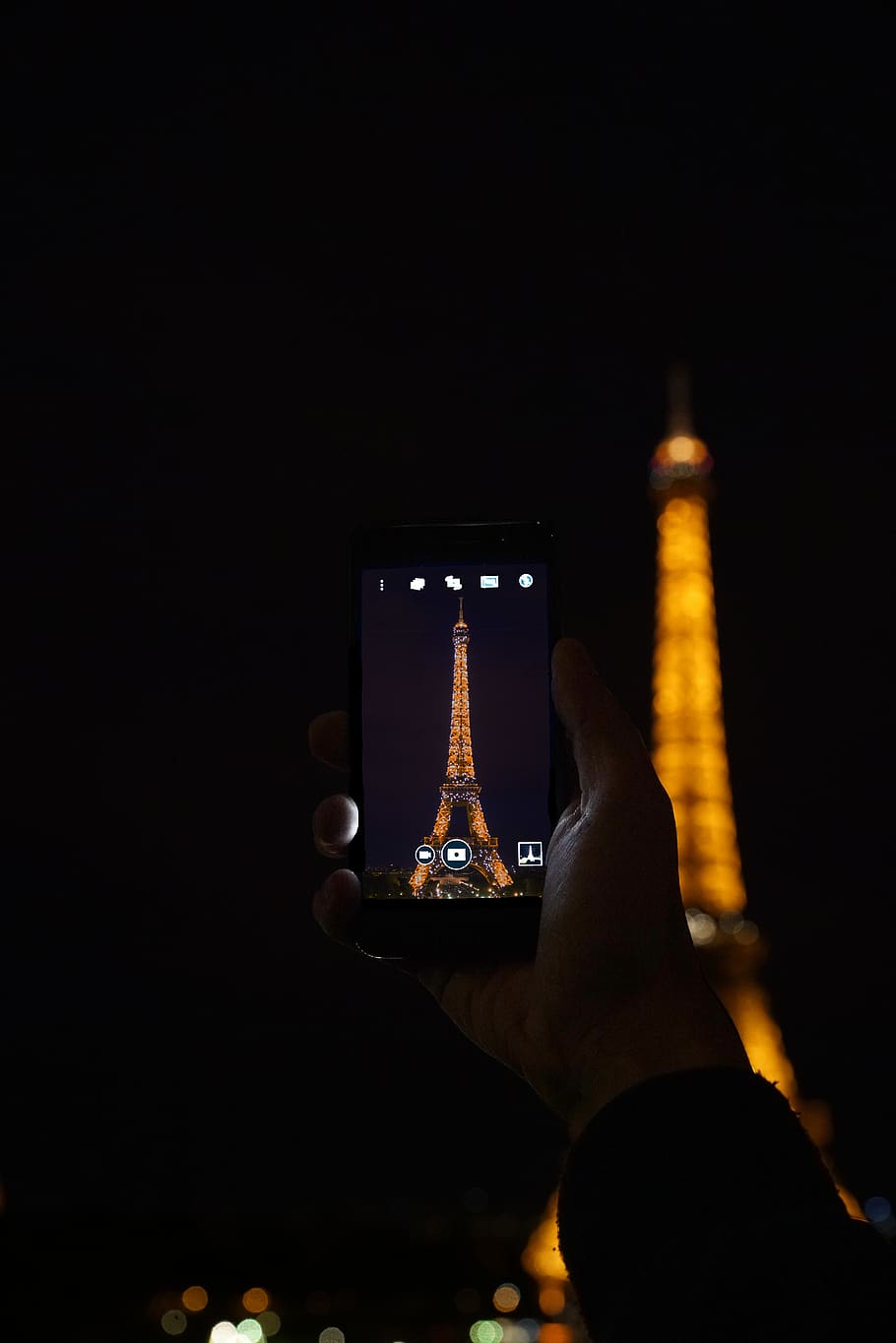 Eiffel Tower, Paris, Person, Human, Electronics, Phone, - Darkness - HD Wallpaper 