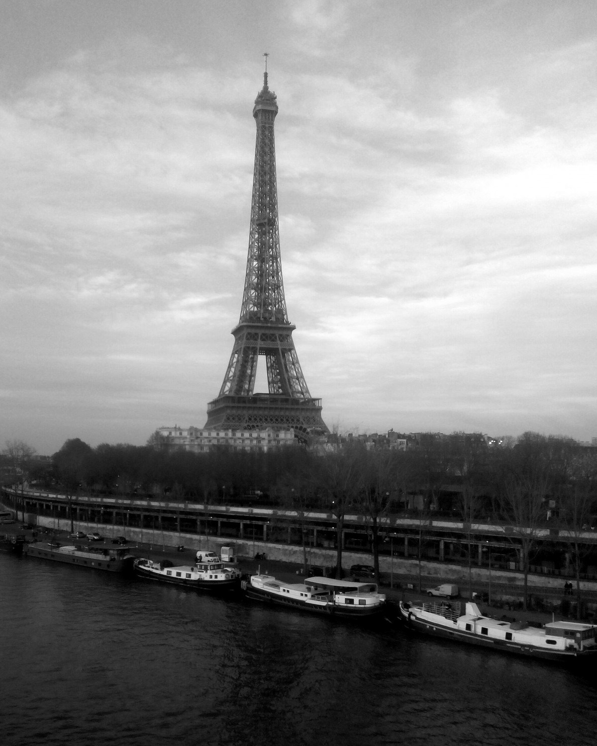 Wallpaper Paris Kartun - Eiffel Tower - HD Wallpaper 