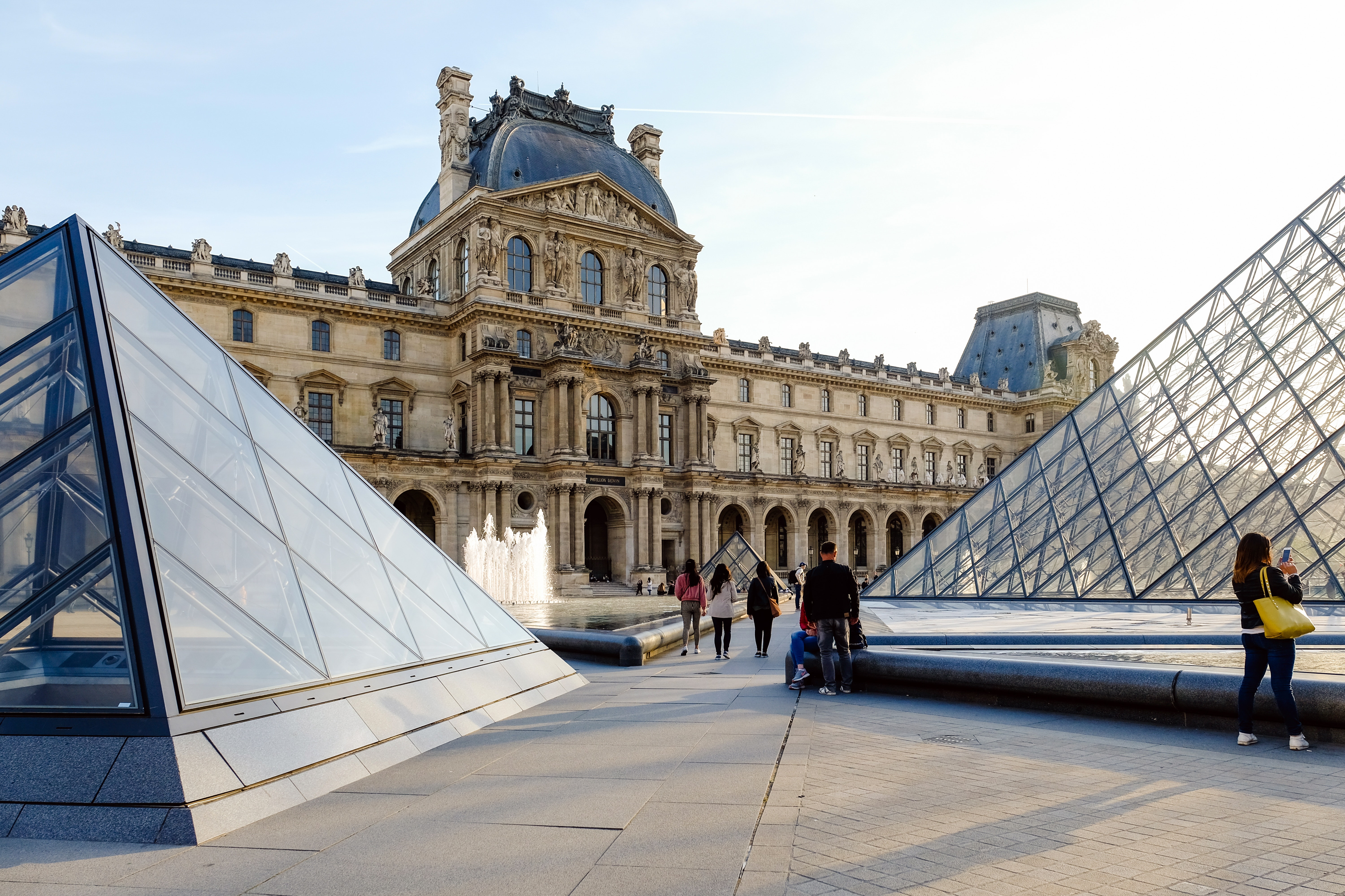 Louvre - HD Wallpaper 