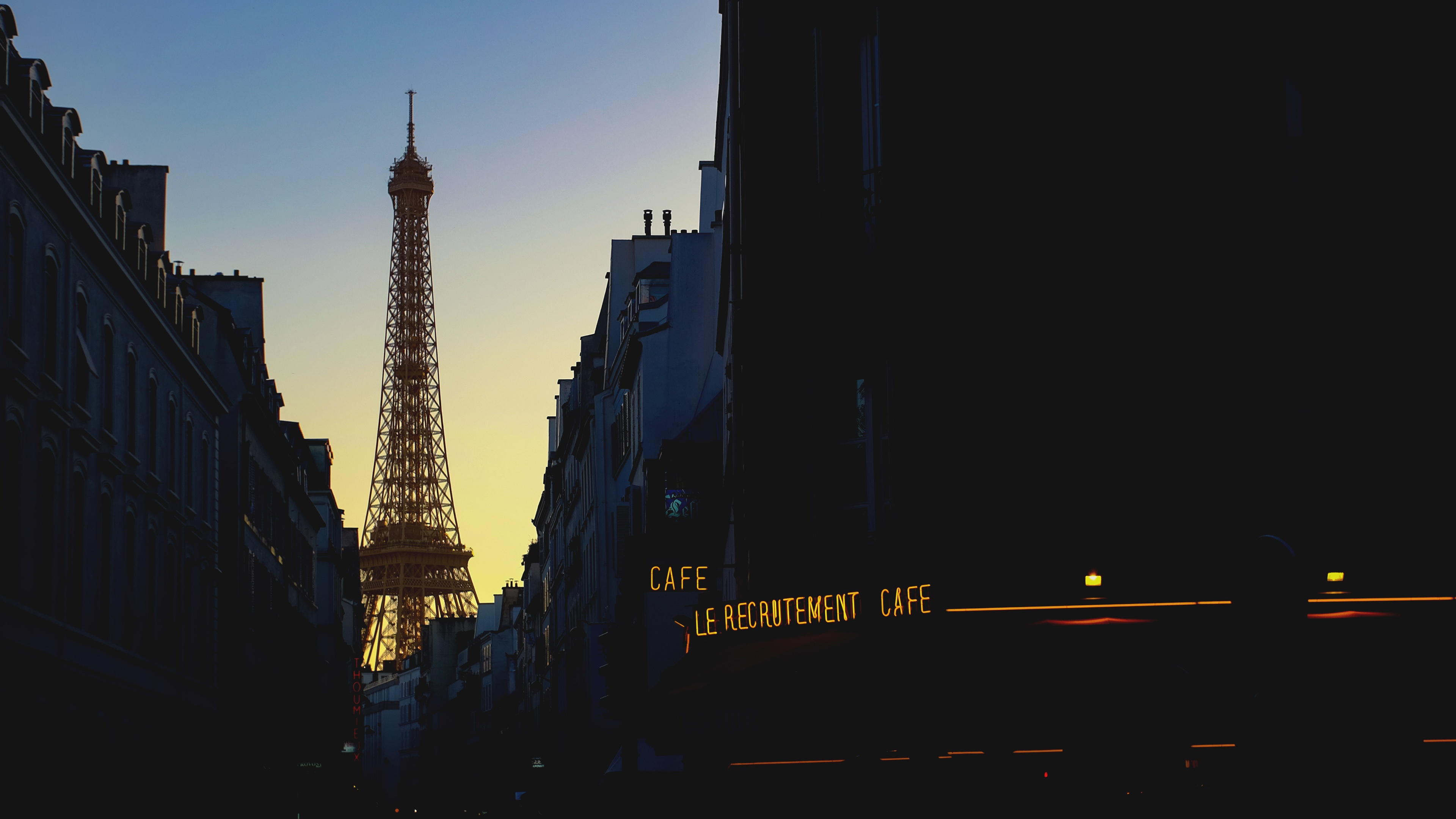 Wallpaper Eiffel Tower, Street, Houses, Evening, Paris, - Eiffel Tower - HD Wallpaper 