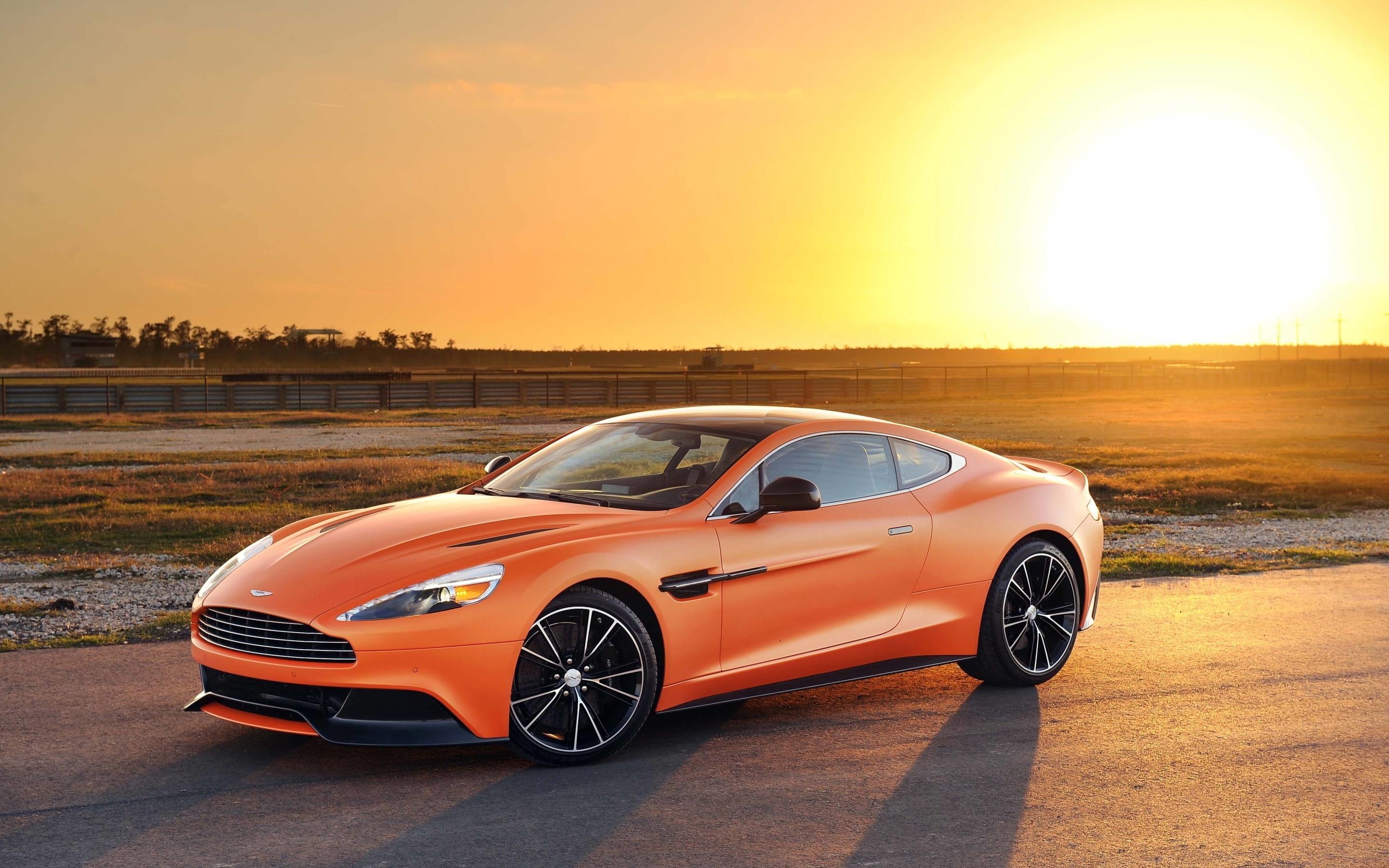 Aston Martin Vanquish Wallpaper Images - Aston Martin Hd Wallpapers 1080p - HD Wallpaper 