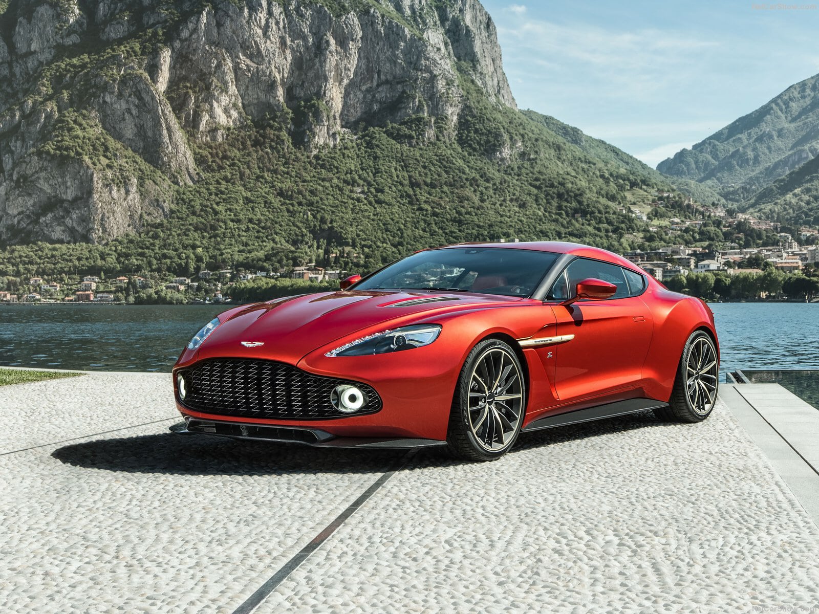 Aston Martin Vanquish Zagato Wallpapers - Lecco - HD Wallpaper 