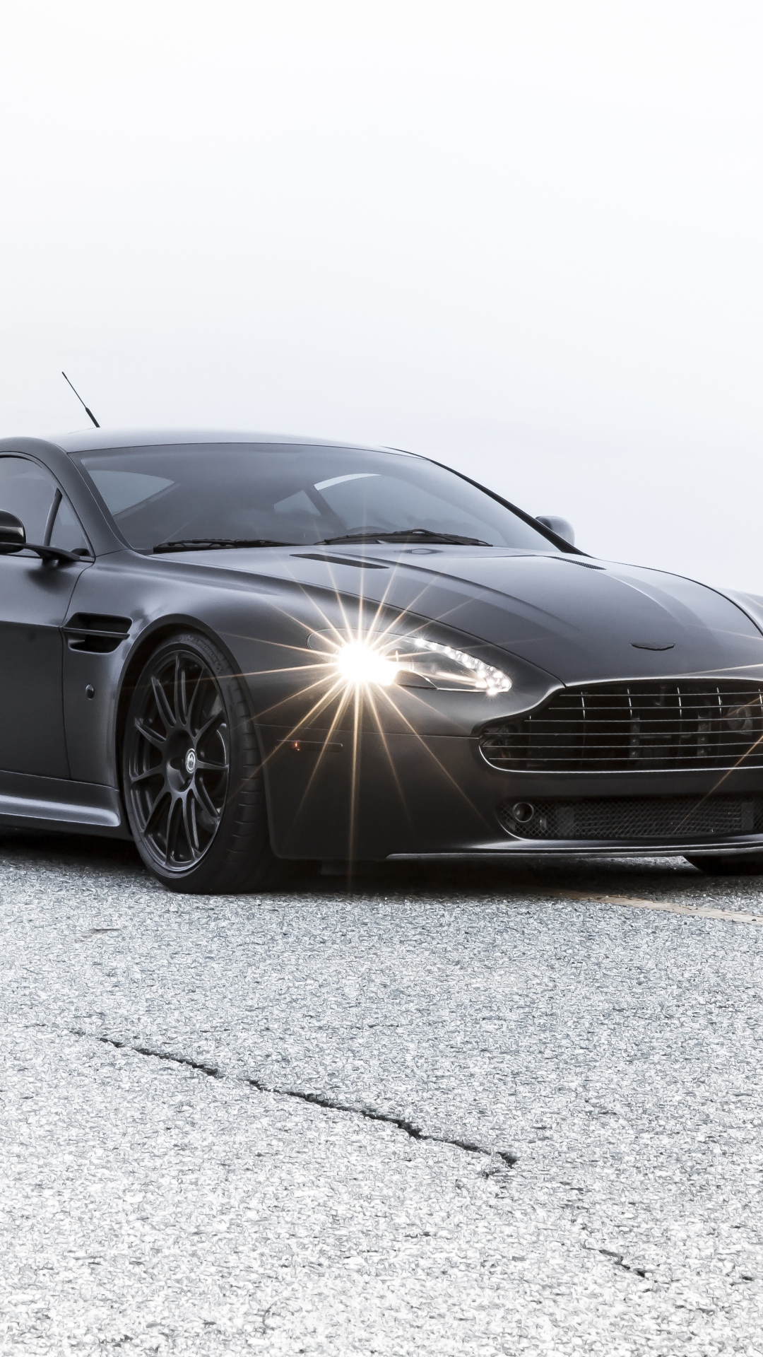 Aston Martin Wallpaper Iphone - HD Wallpaper 