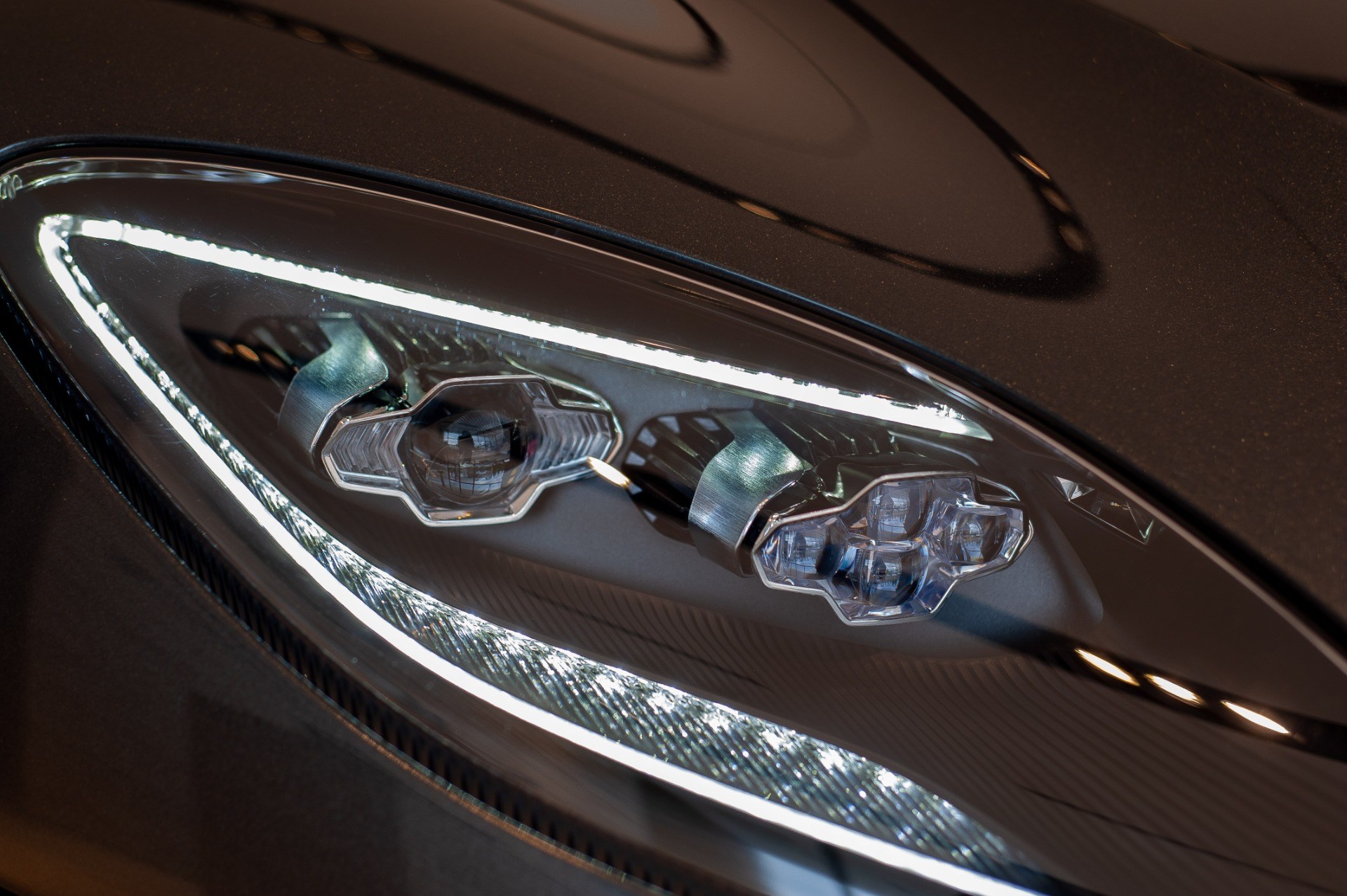 Aston Martin Dbs Headlights - HD Wallpaper 