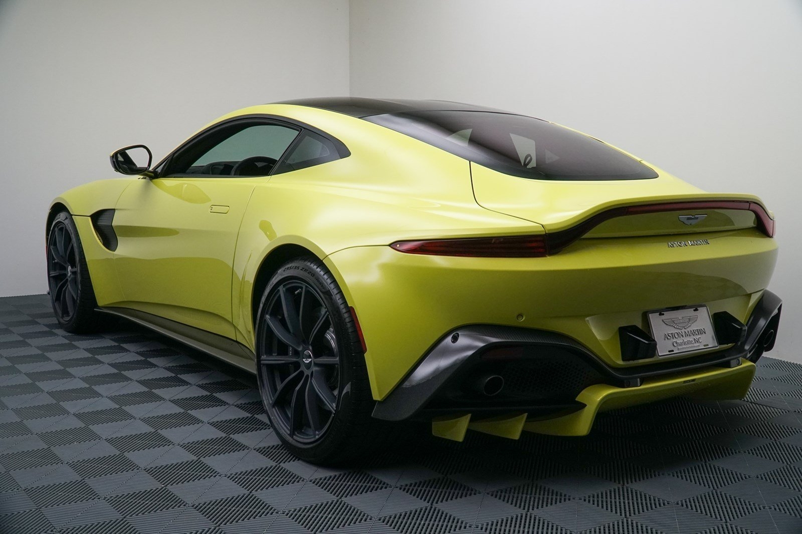 Best 2019 Aston Martin Vantage Tail Light Wallpapers - Supercar
