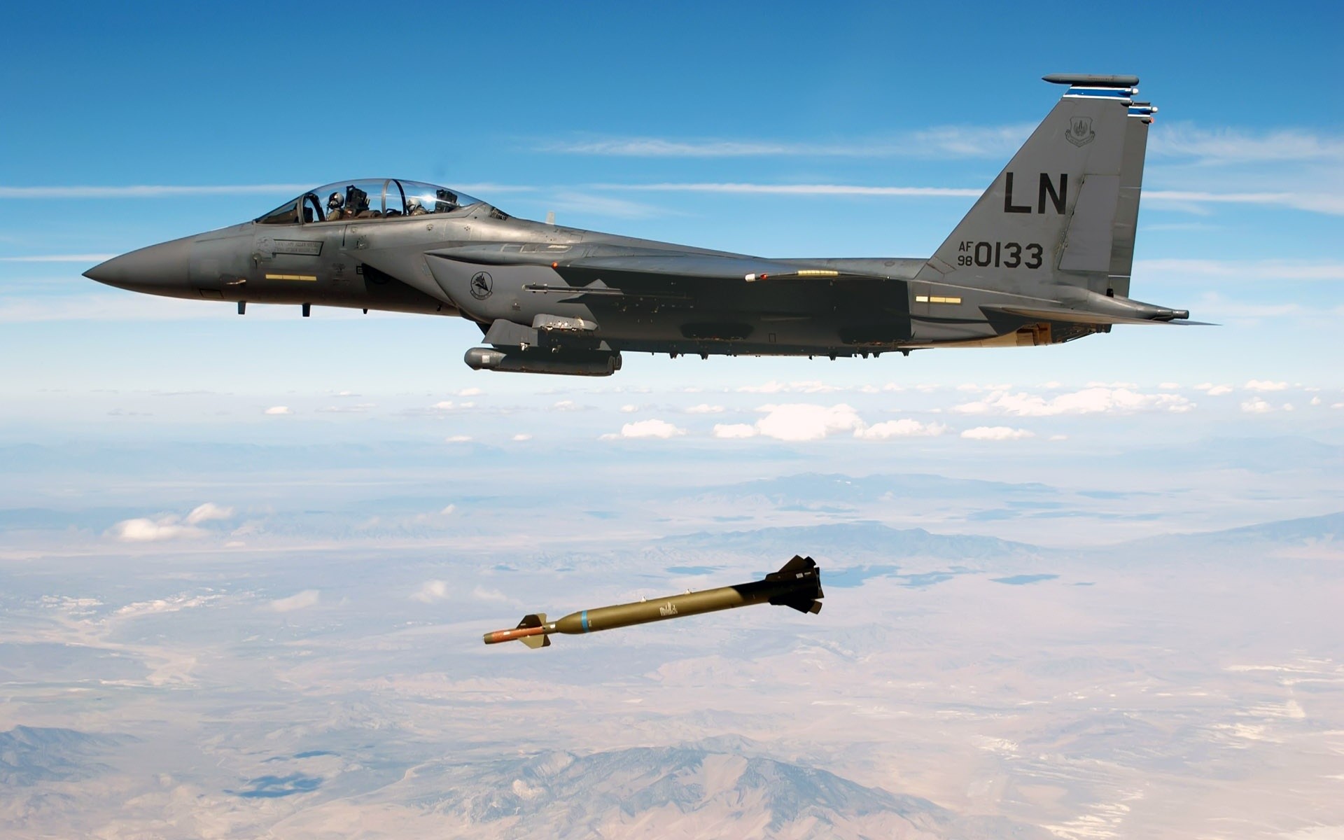 1920x1200, Jet Fighter Drops Missile 
 Data Id 241892 - HD Wallpaper 