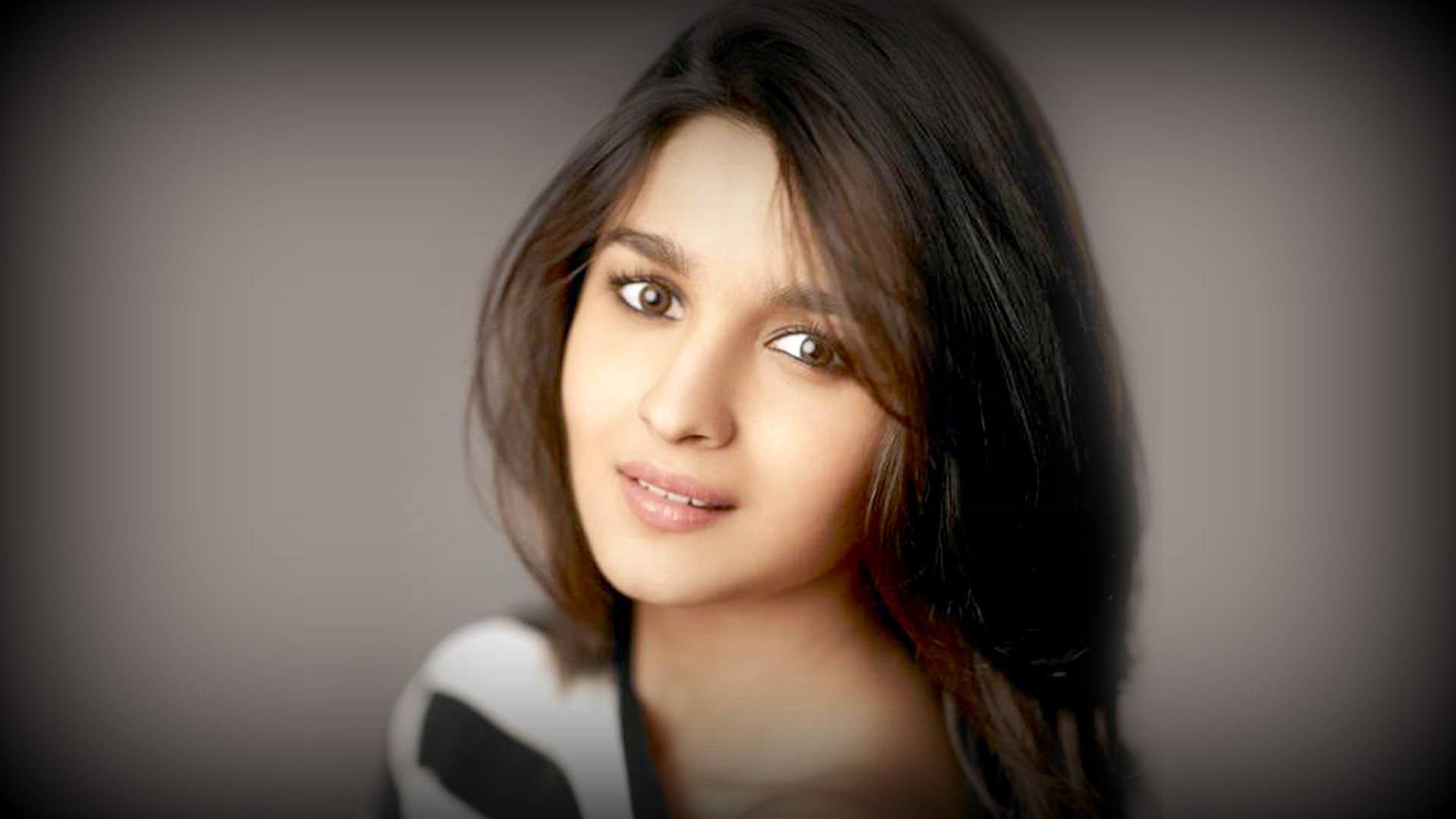 Alia Bhatt Most Beautiful - HD Wallpaper 