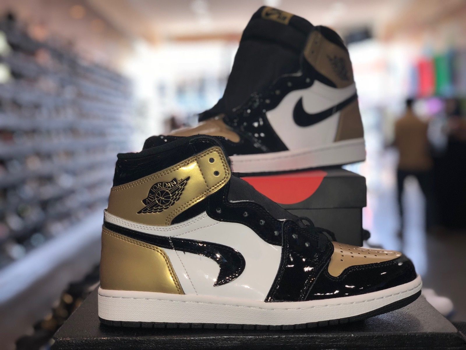 Nike Jordan 1 Gold Toe - HD Wallpaper 