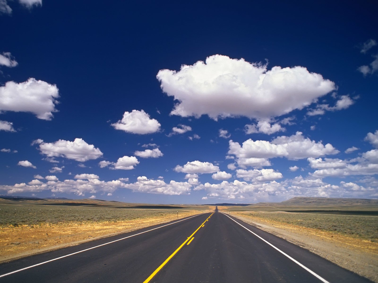 Road And Clouds - HD Wallpaper 