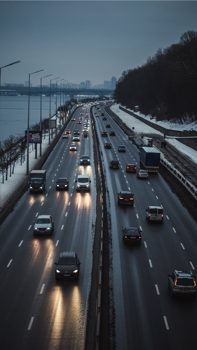 A Highway Along The Dnipro River Iphone Wallpaper - Kyiv Iphone - HD Wallpaper 