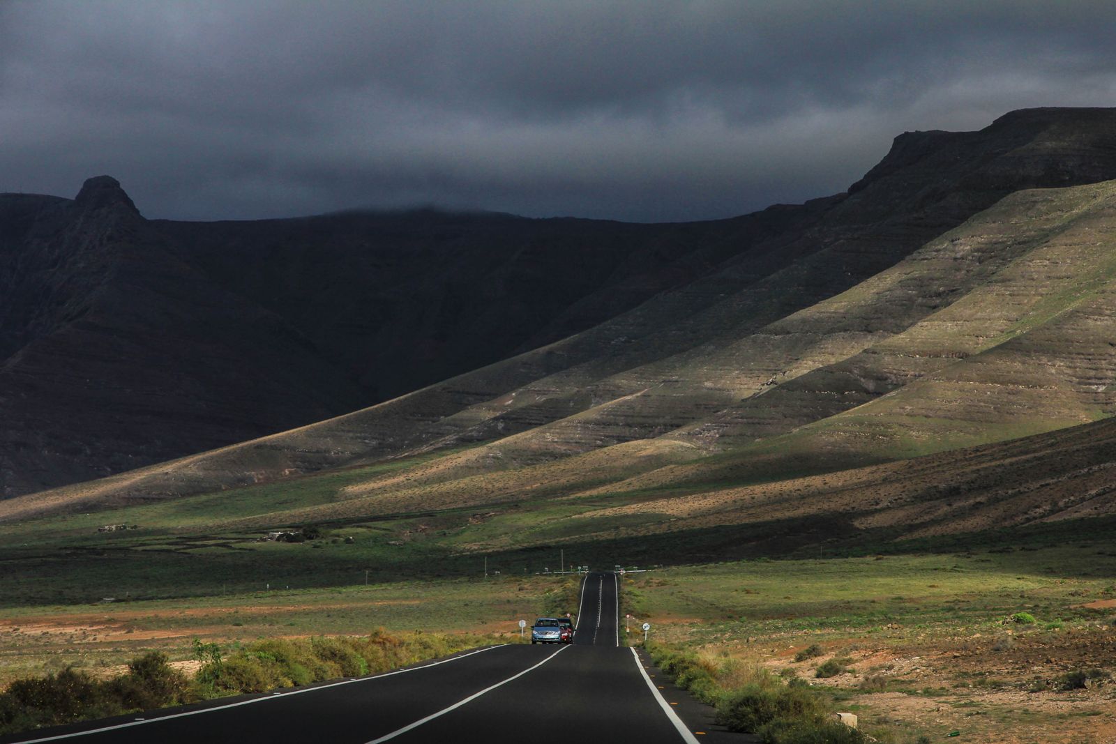 Mountain Road Cloudy Wallpaper - Mountain - HD Wallpaper 